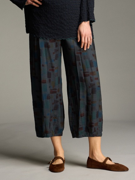 Cropped Pant w/ Darts by Cut Loose