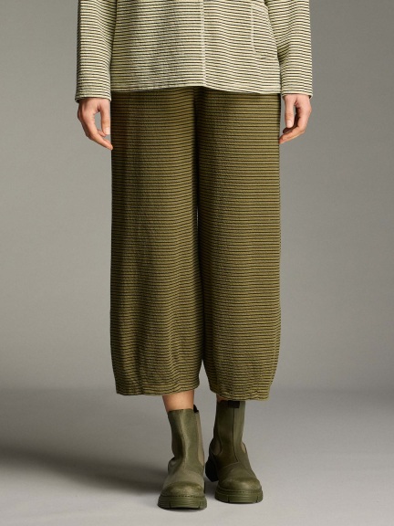 Cropped Pant w/Darts by Cut Loose