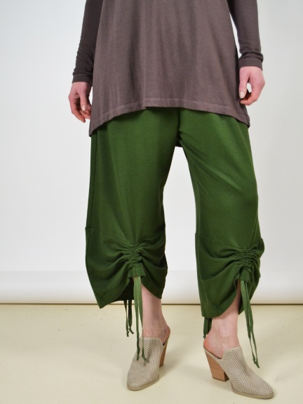 https://www.helloboutique.com/images/items/xlarge/Ruched-Pant-by-Bryn-Walker-18894-59445.jpg