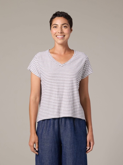 S/S V-Neck Crop by Cut Loose