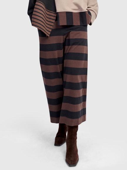 Urban Retrofit Cropped Pants by Alembika