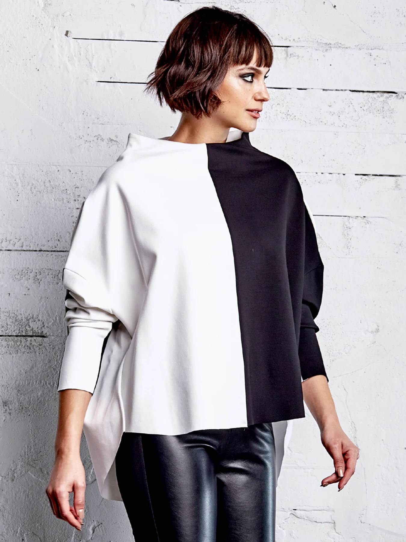2 Tone Top in Black/White