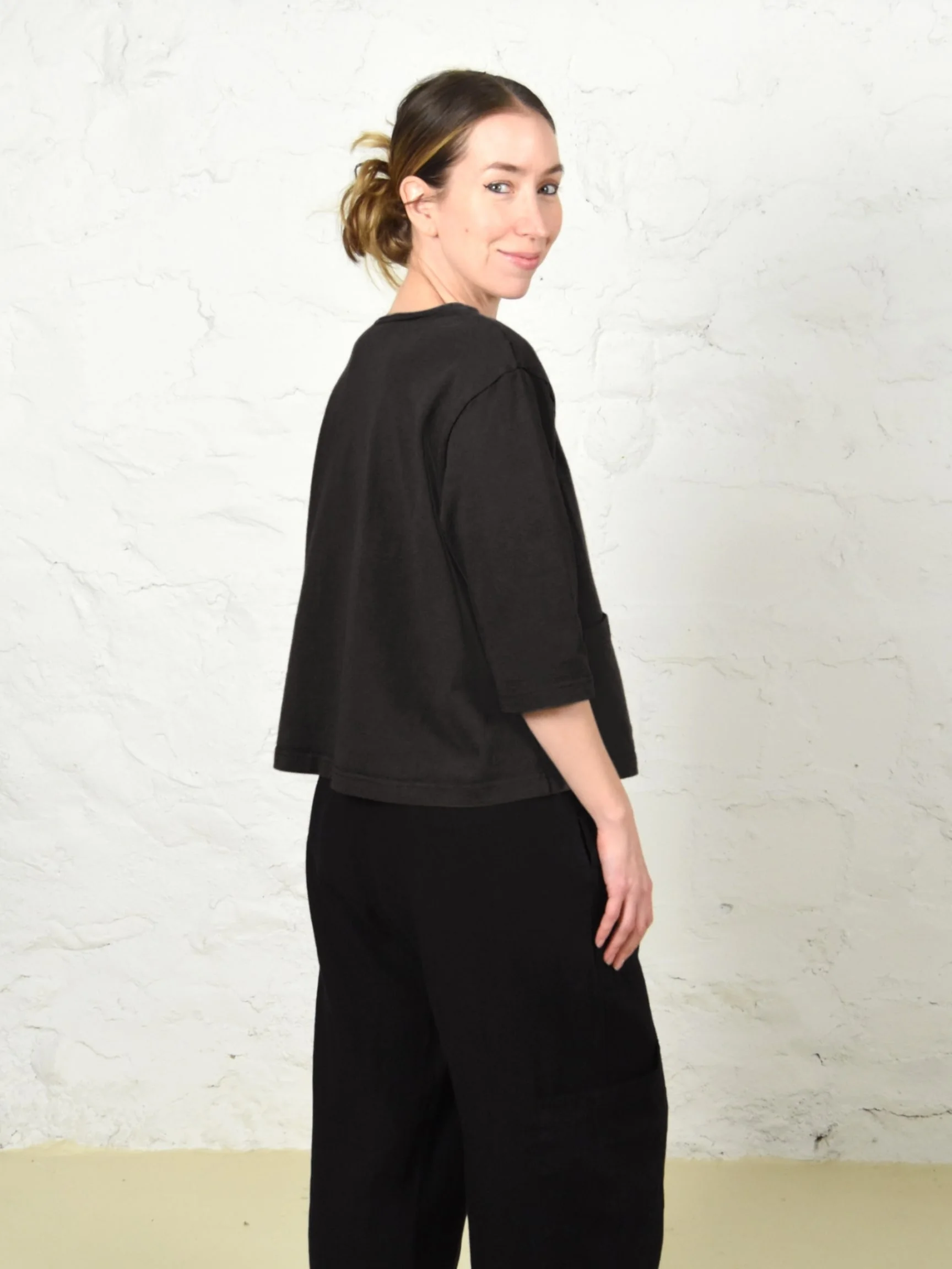 3/4 Sleeve Boxy Shirt w Pockets in Black