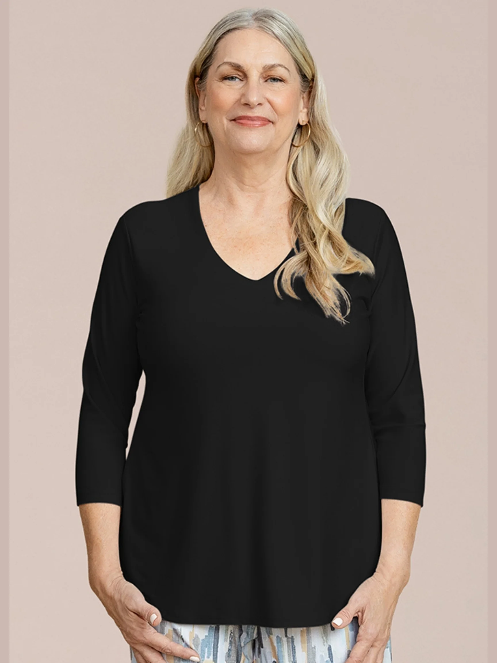 3/4 Slv Soft V-Neck Top in Black