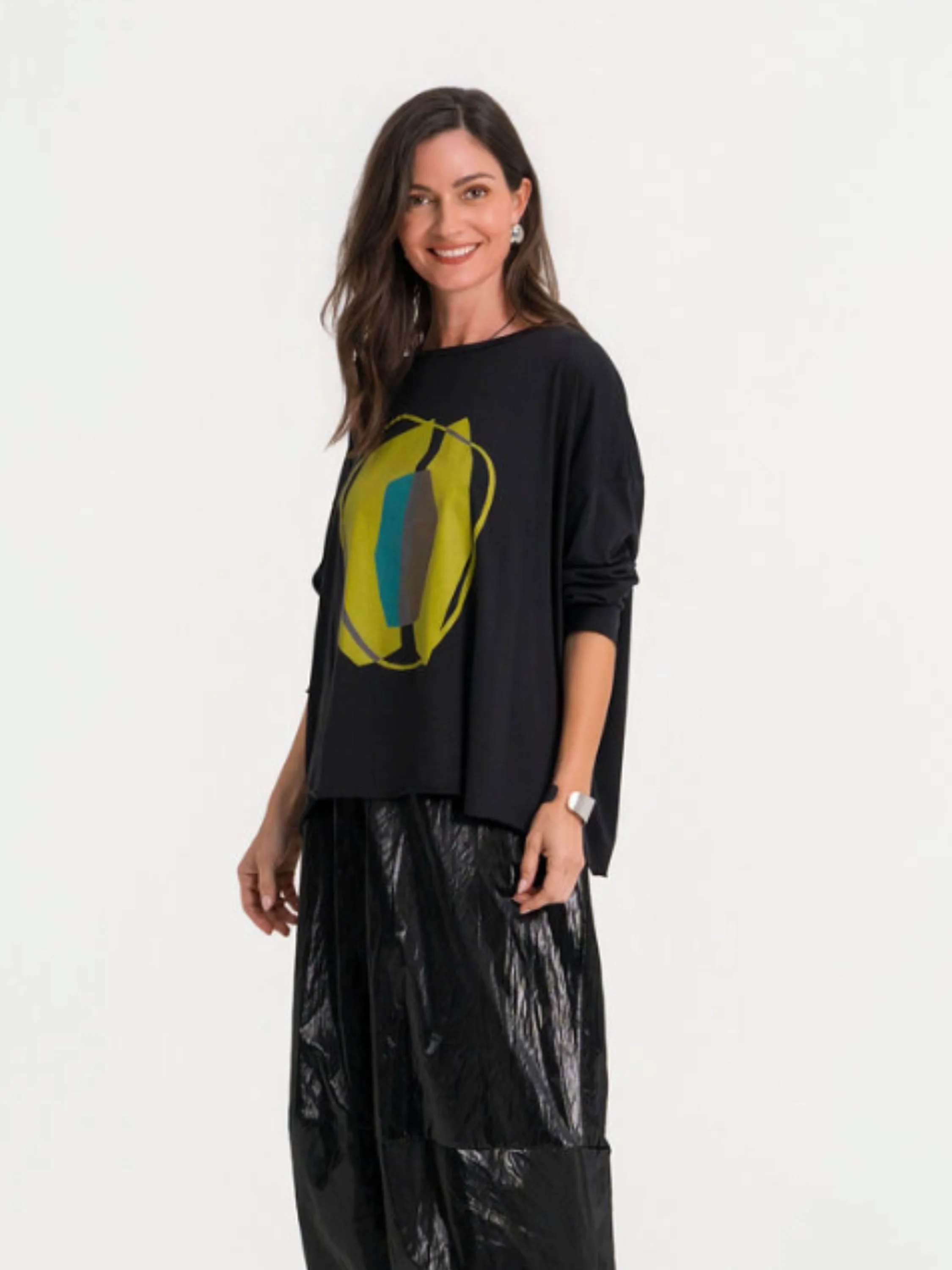 Avocado T in Black