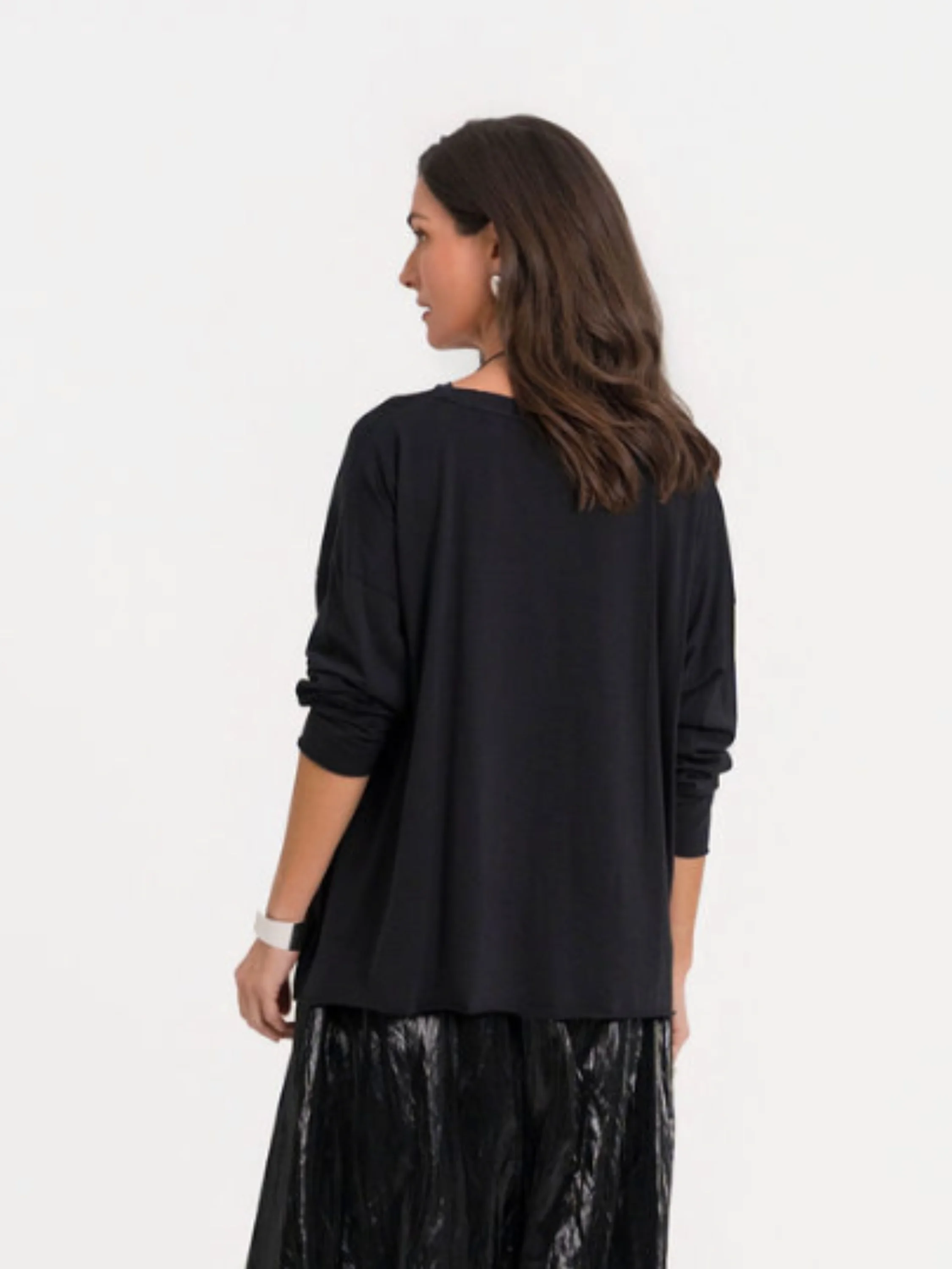 Avocado T in Black