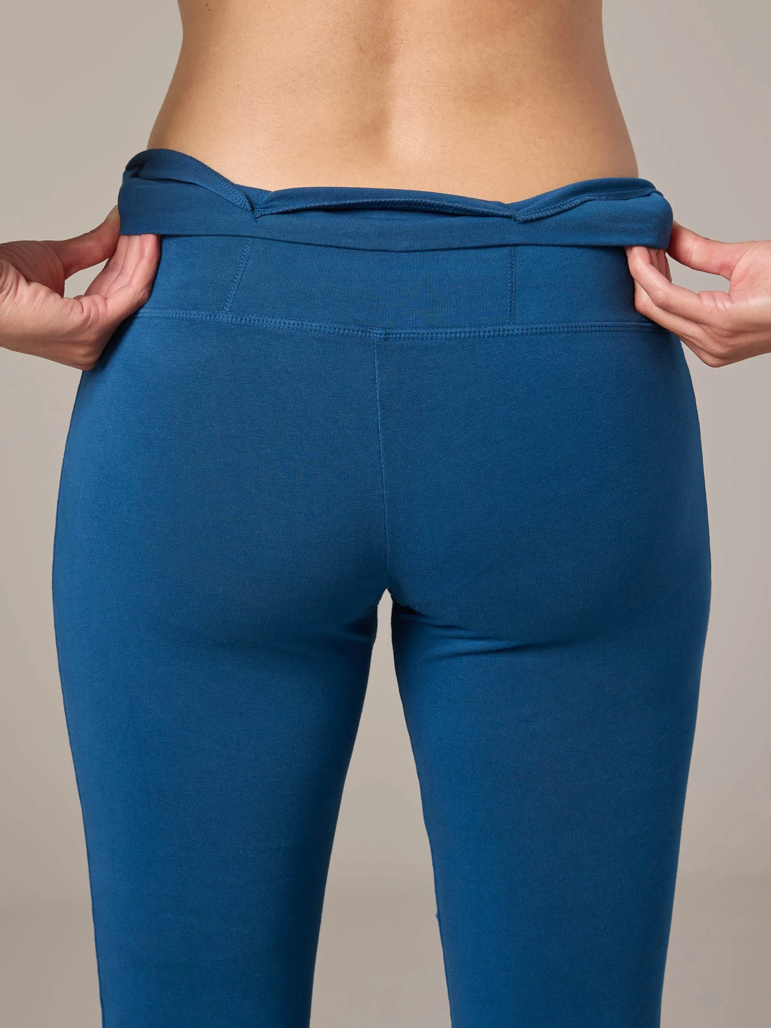 Back Pocket Legging in Peacock