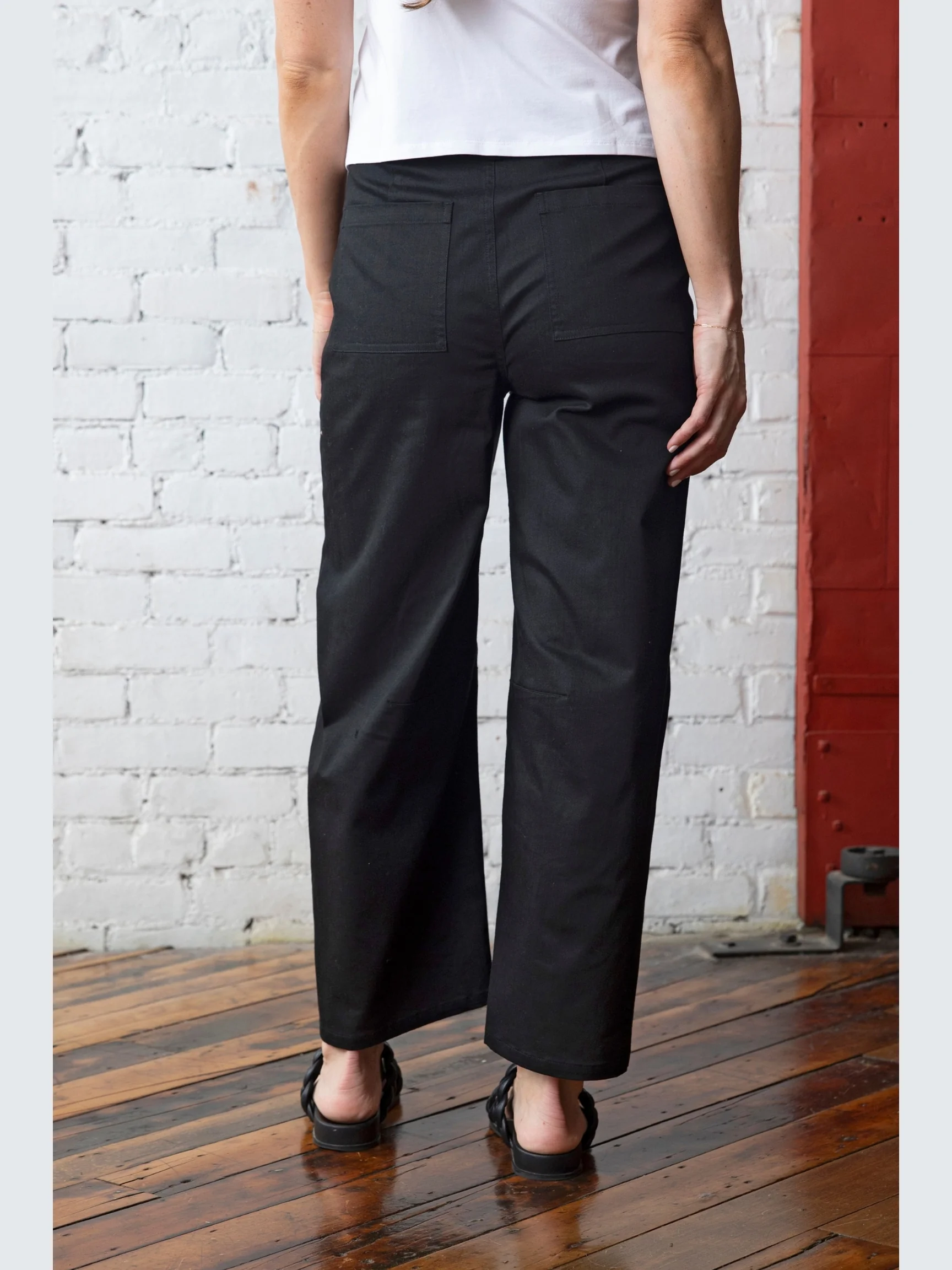 Barrel Leg Pant in Black
