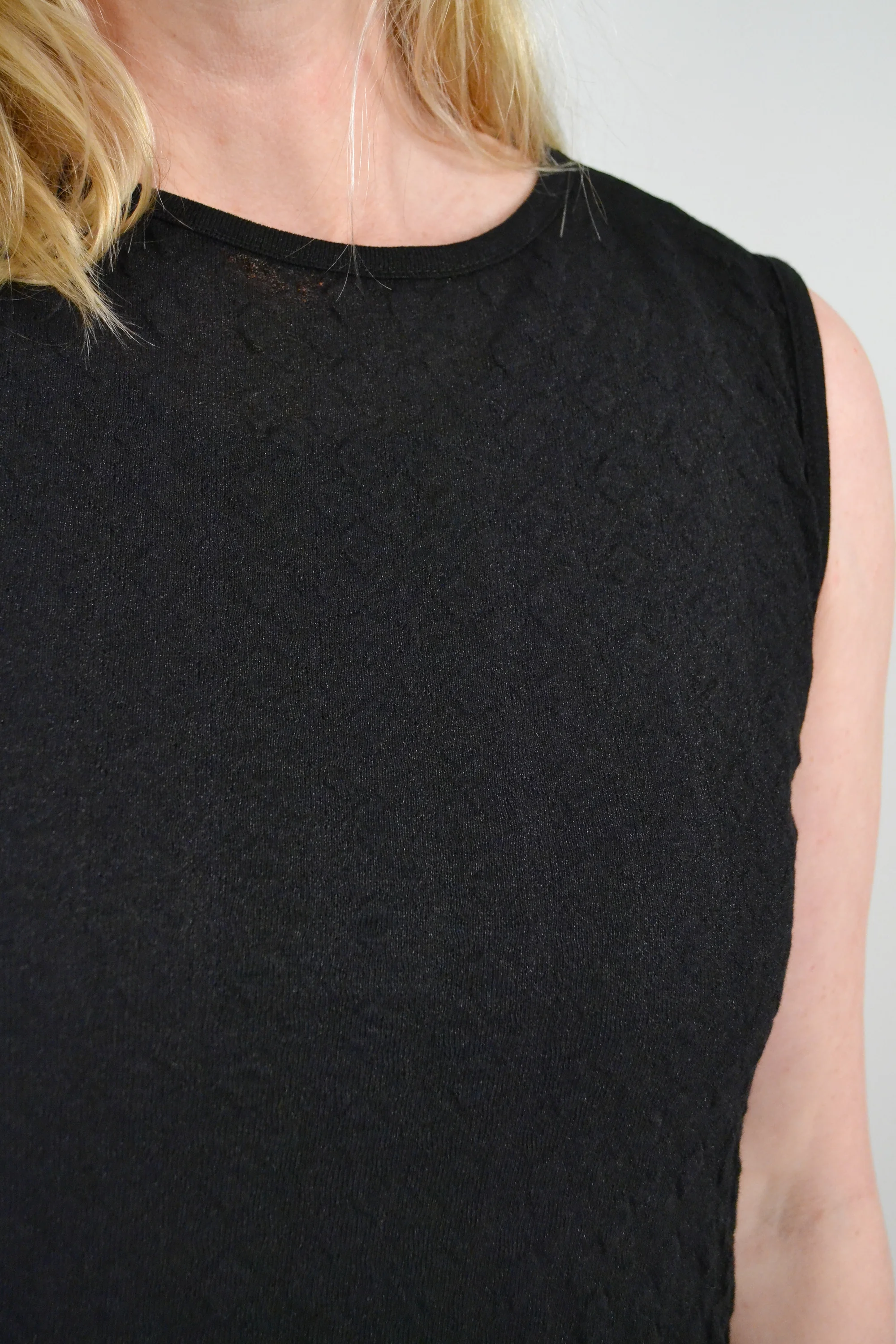 Black Textured Tank in Nero