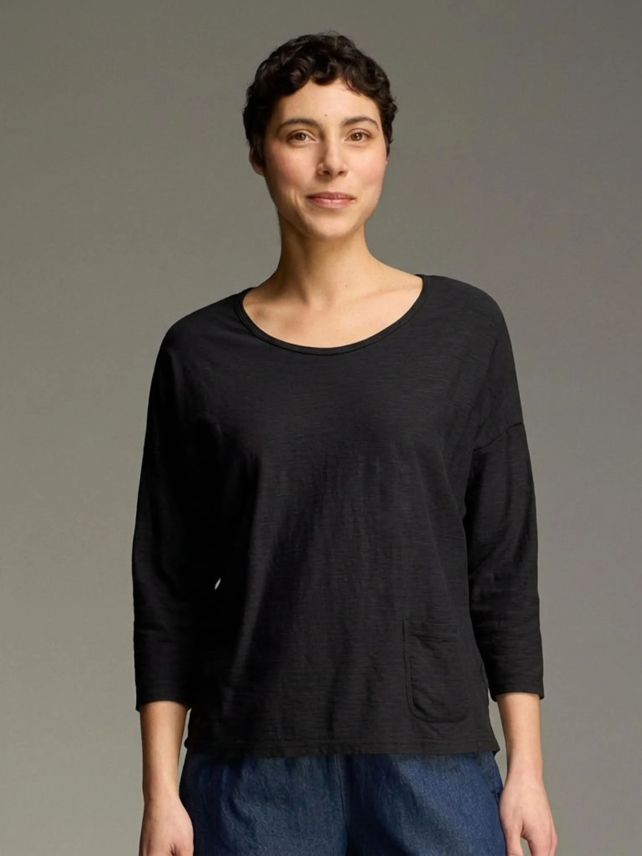 Boxy Pkt Tee in Black