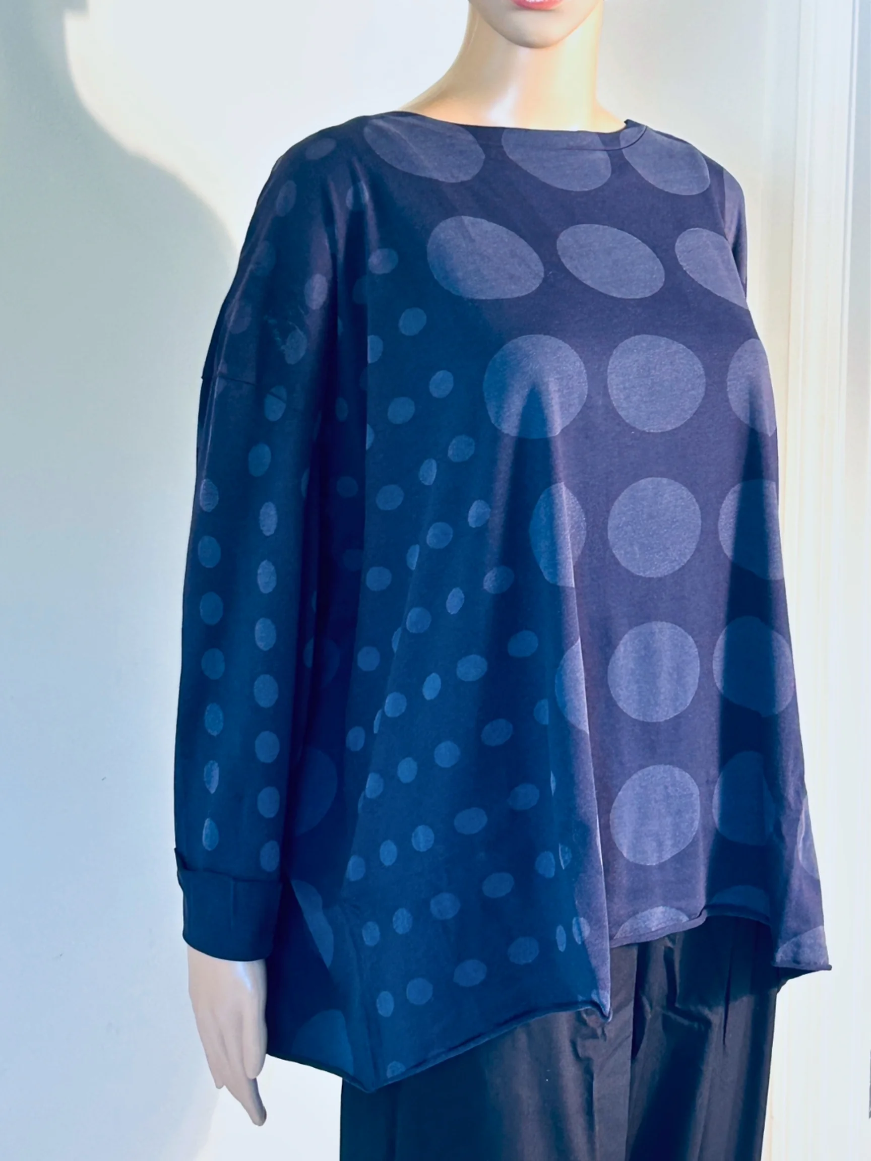Boxy Tee with Circles in Midnight