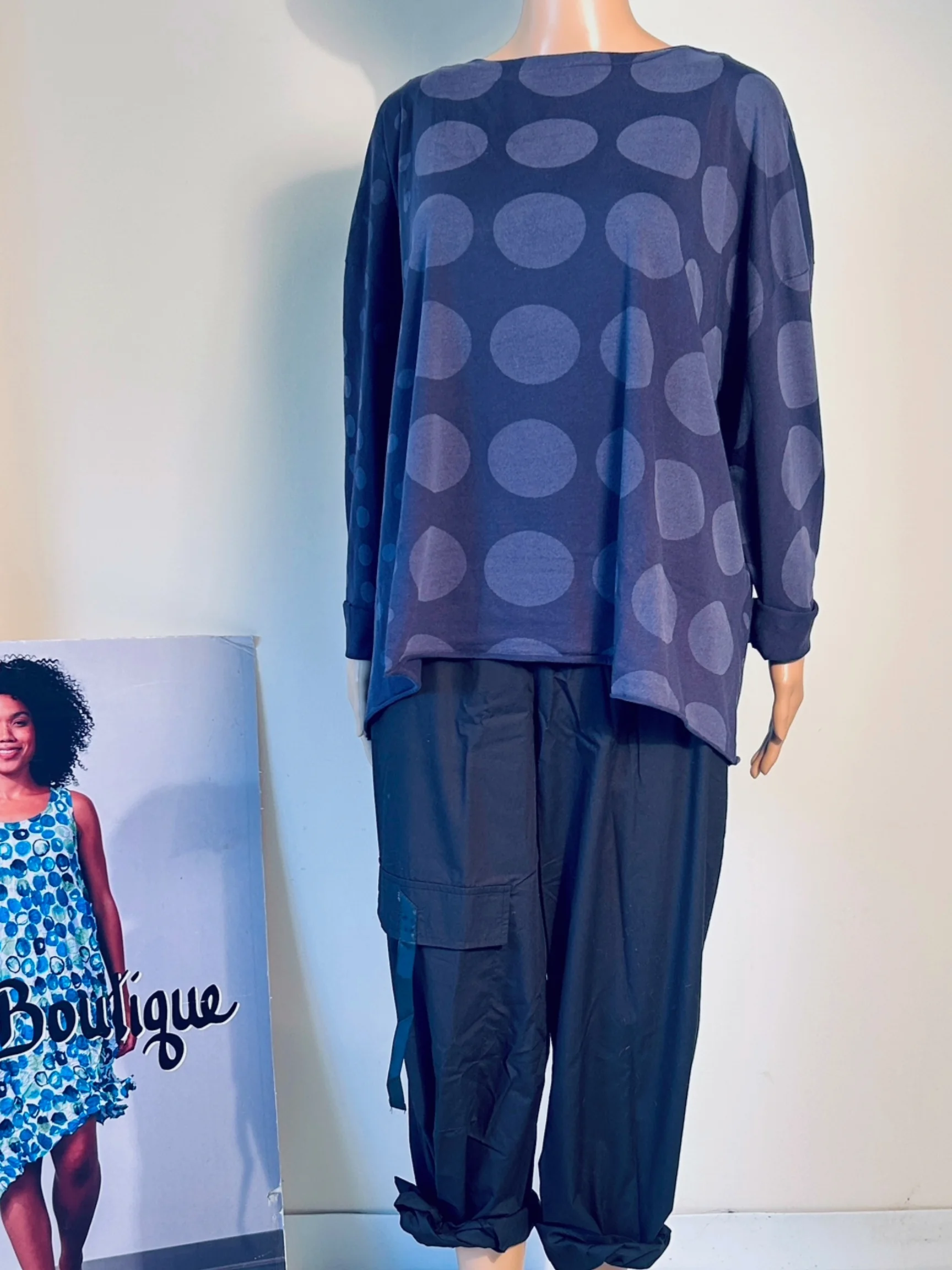 Boxy Tee with Circles in Midnight