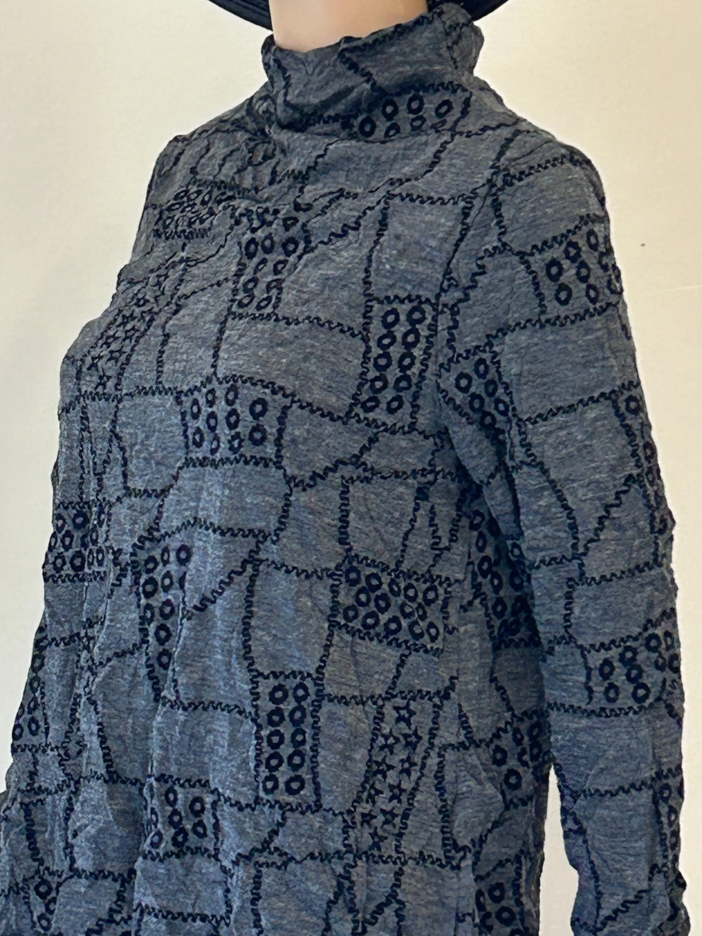Brylee mock neck in Ebony