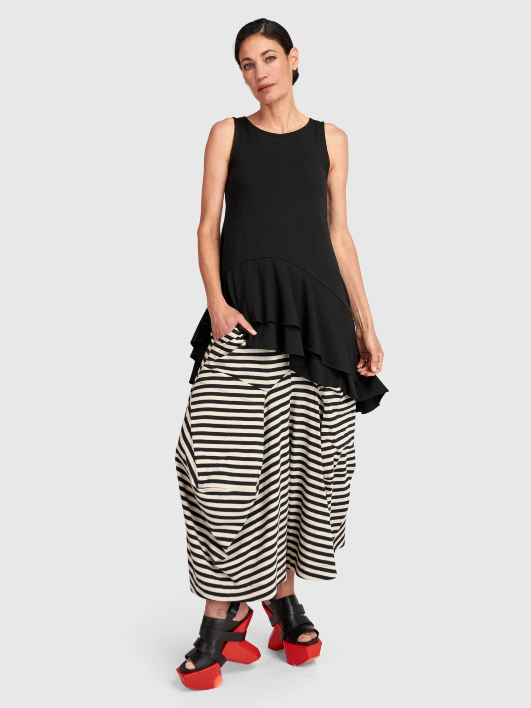 Cascade Tank in Black