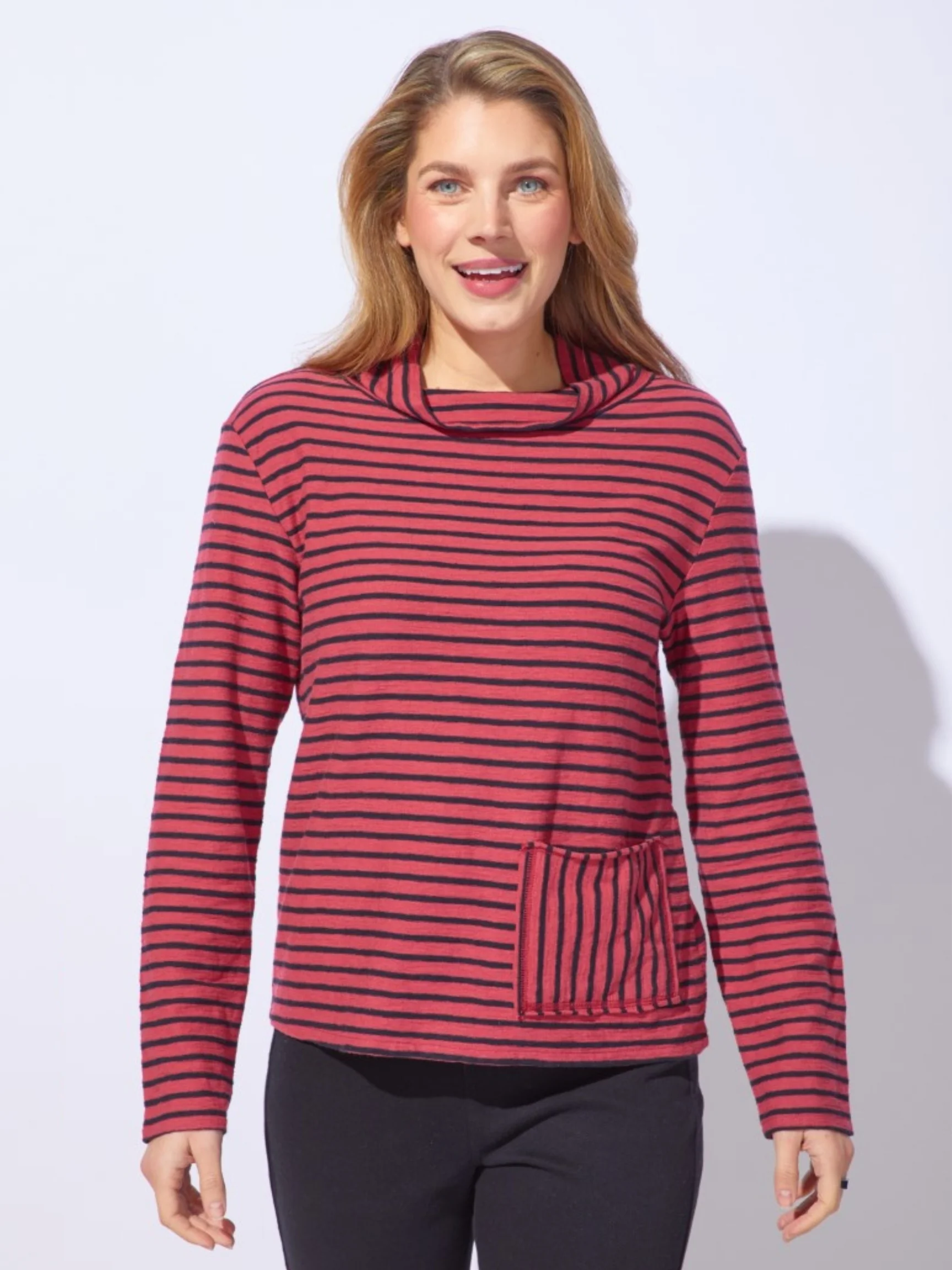 Chill Funnel Neck in Garnet