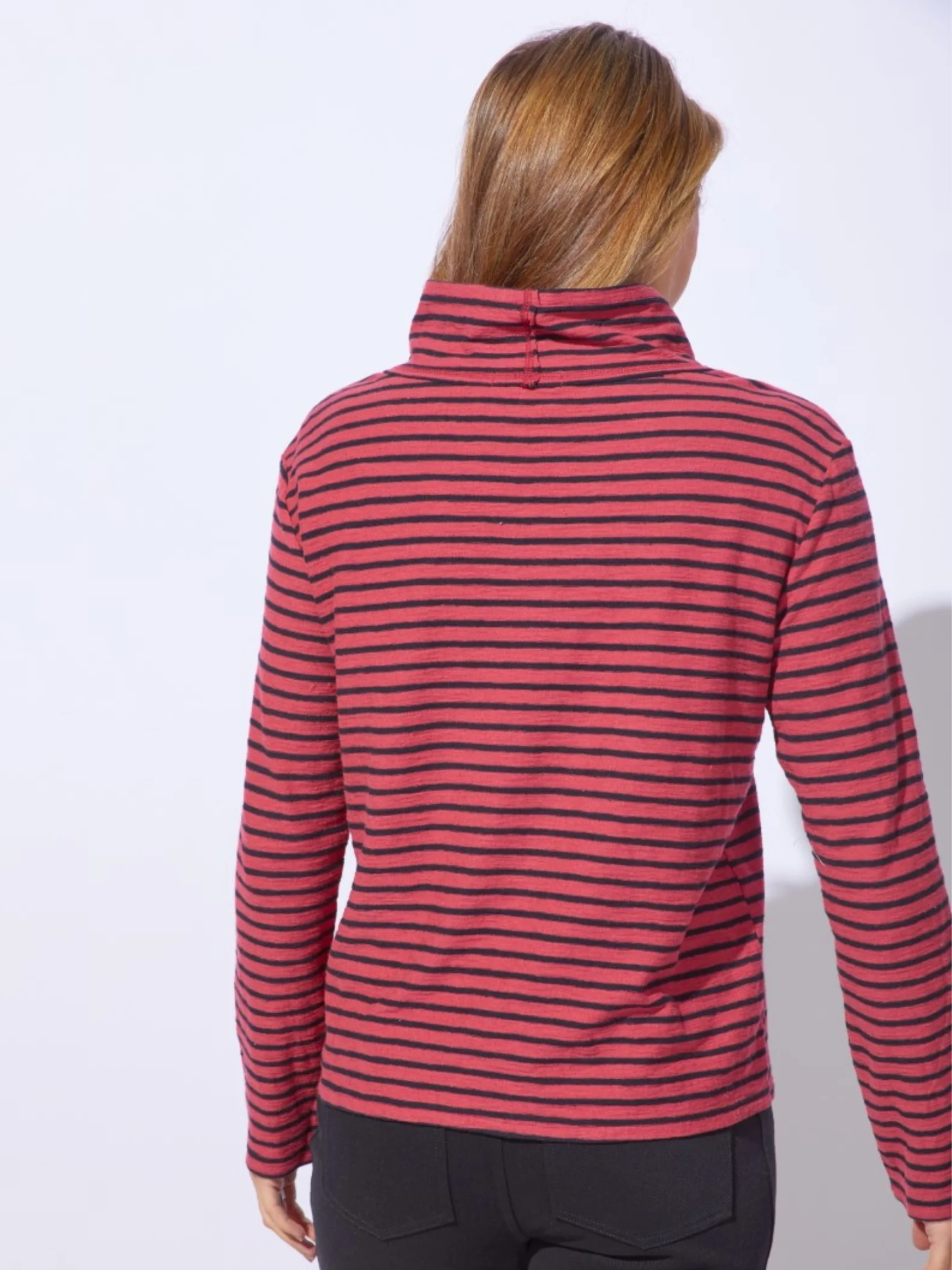 Chill Funnel Neck in Garnet
