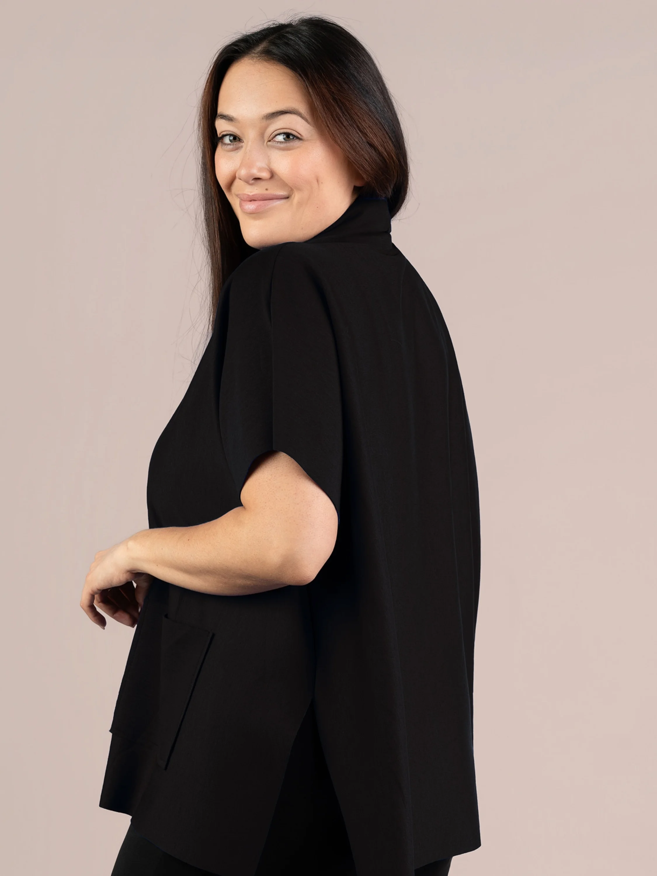 Cloud Pocket Pop Over in Black