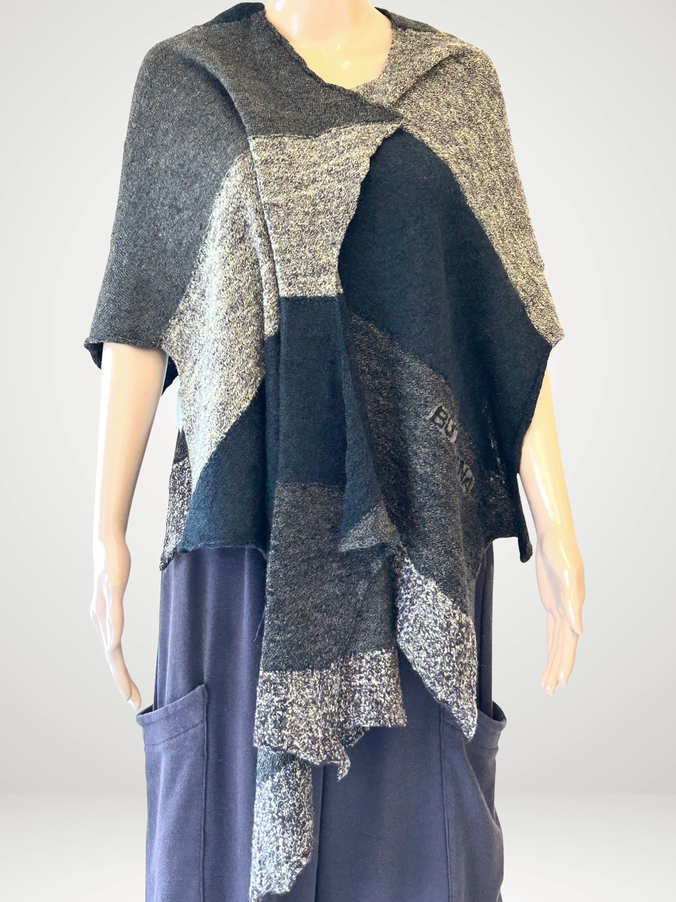Colorblock Wool Shawl in Gray
