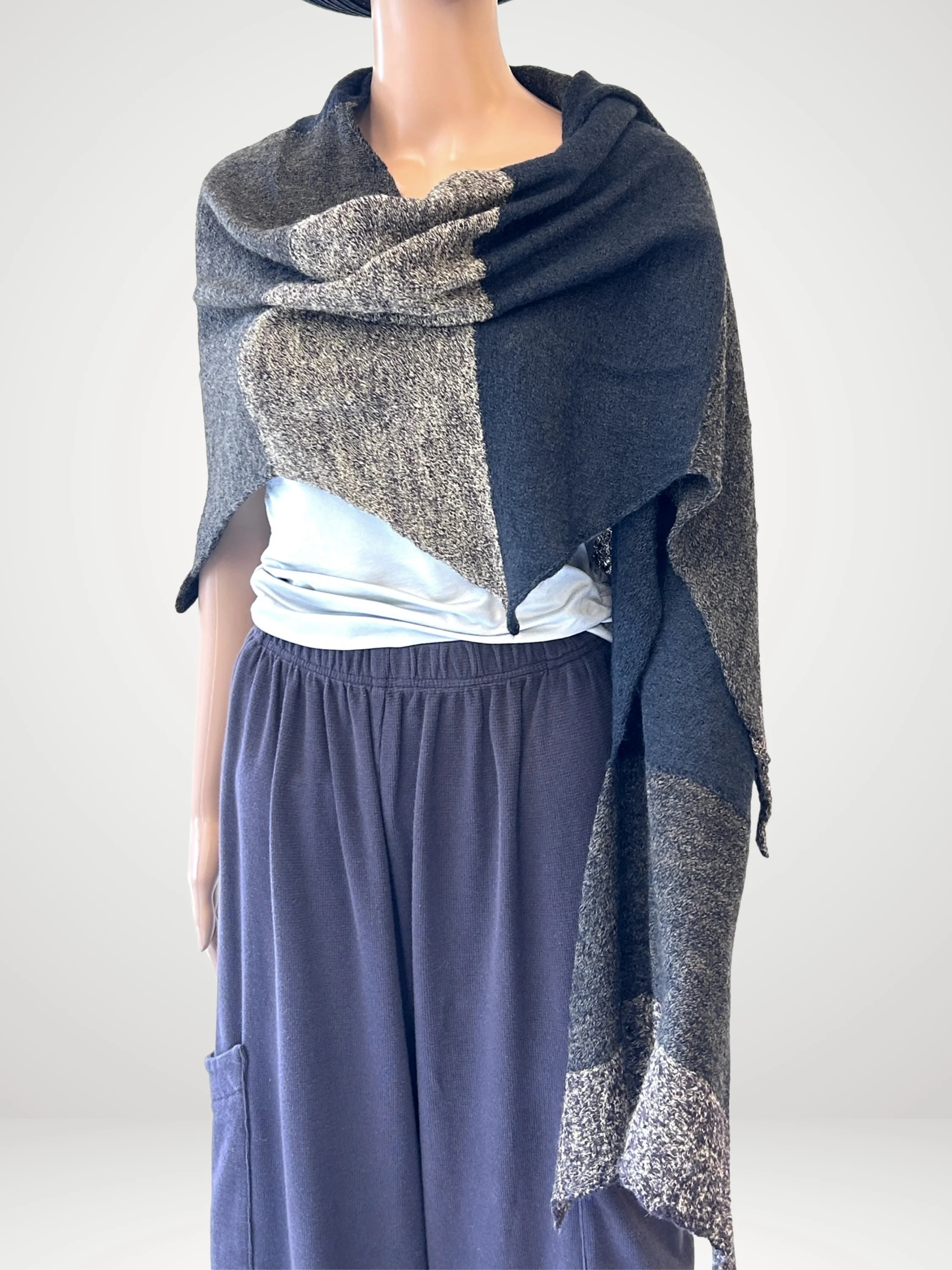 Colorblock Wool Shawl in Gray