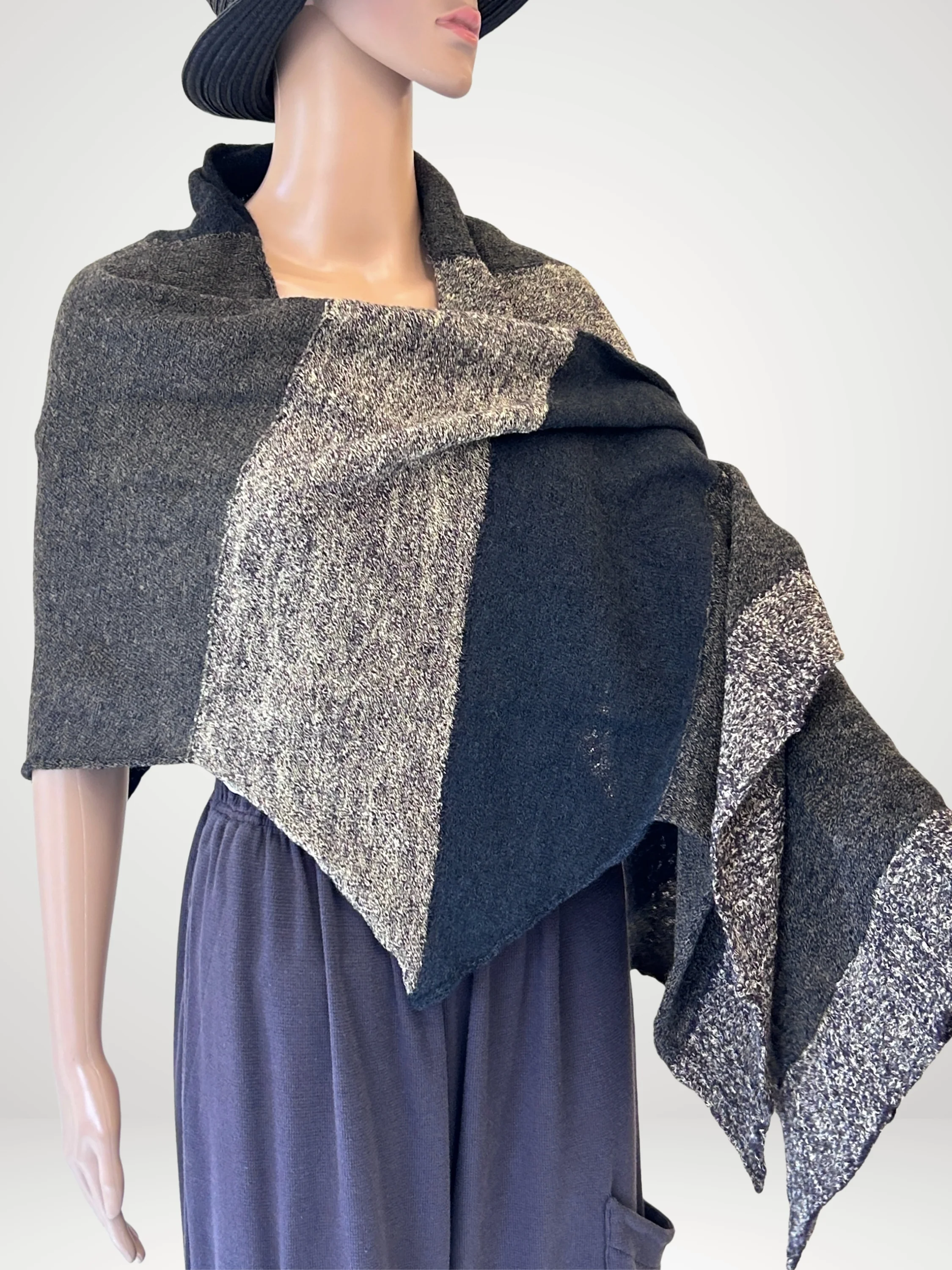 Colorblock Wool Shawl in Gray