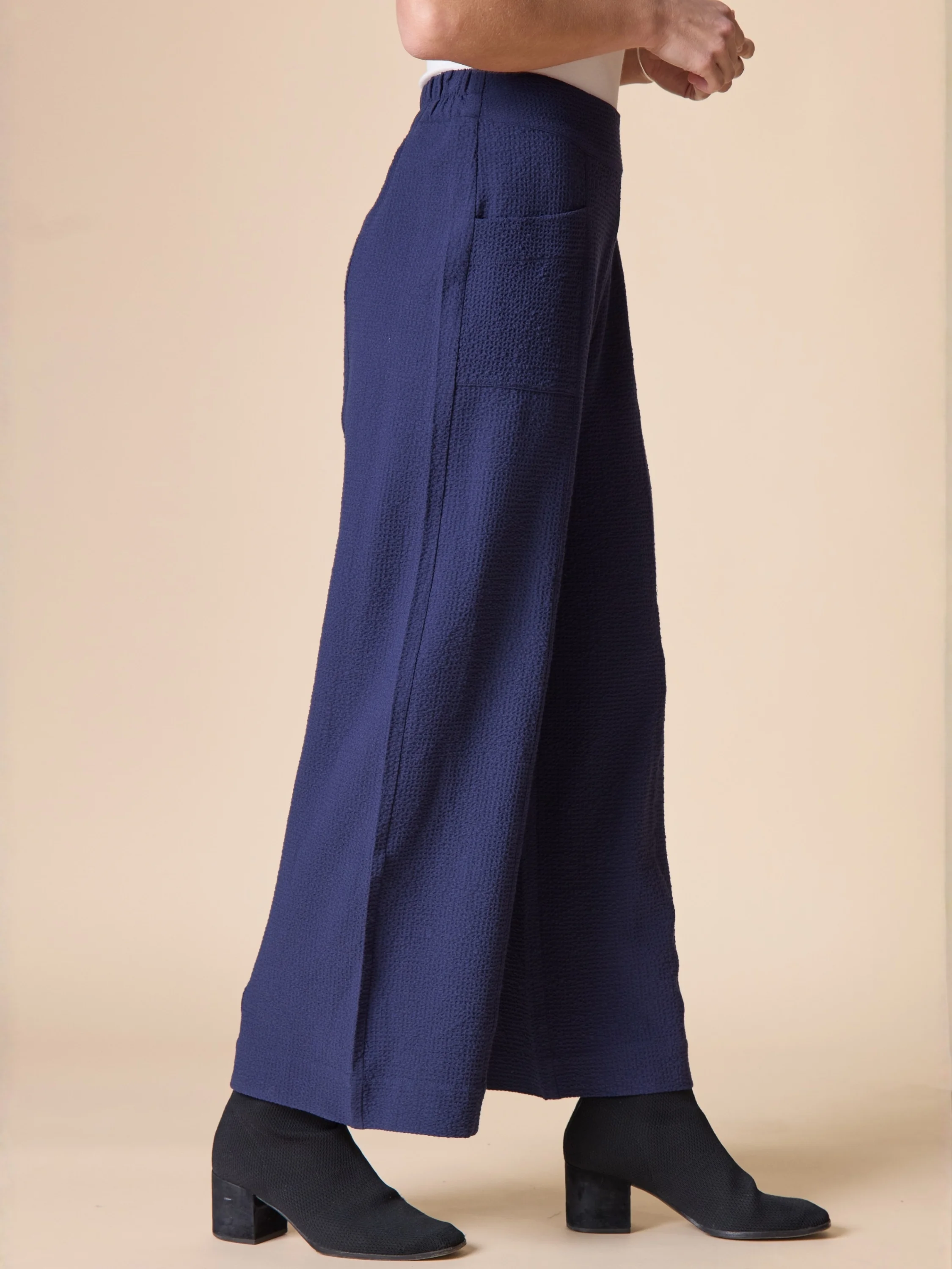 Crepe Solid Aria Pant in Navy