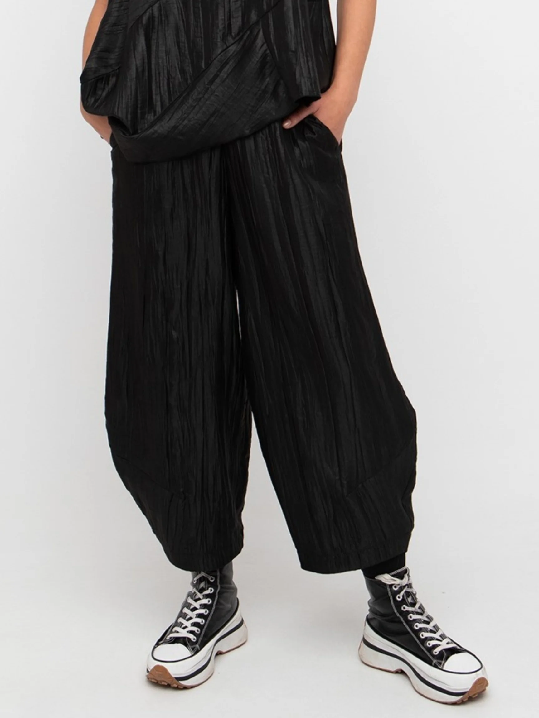Crinkled Trousers in Black