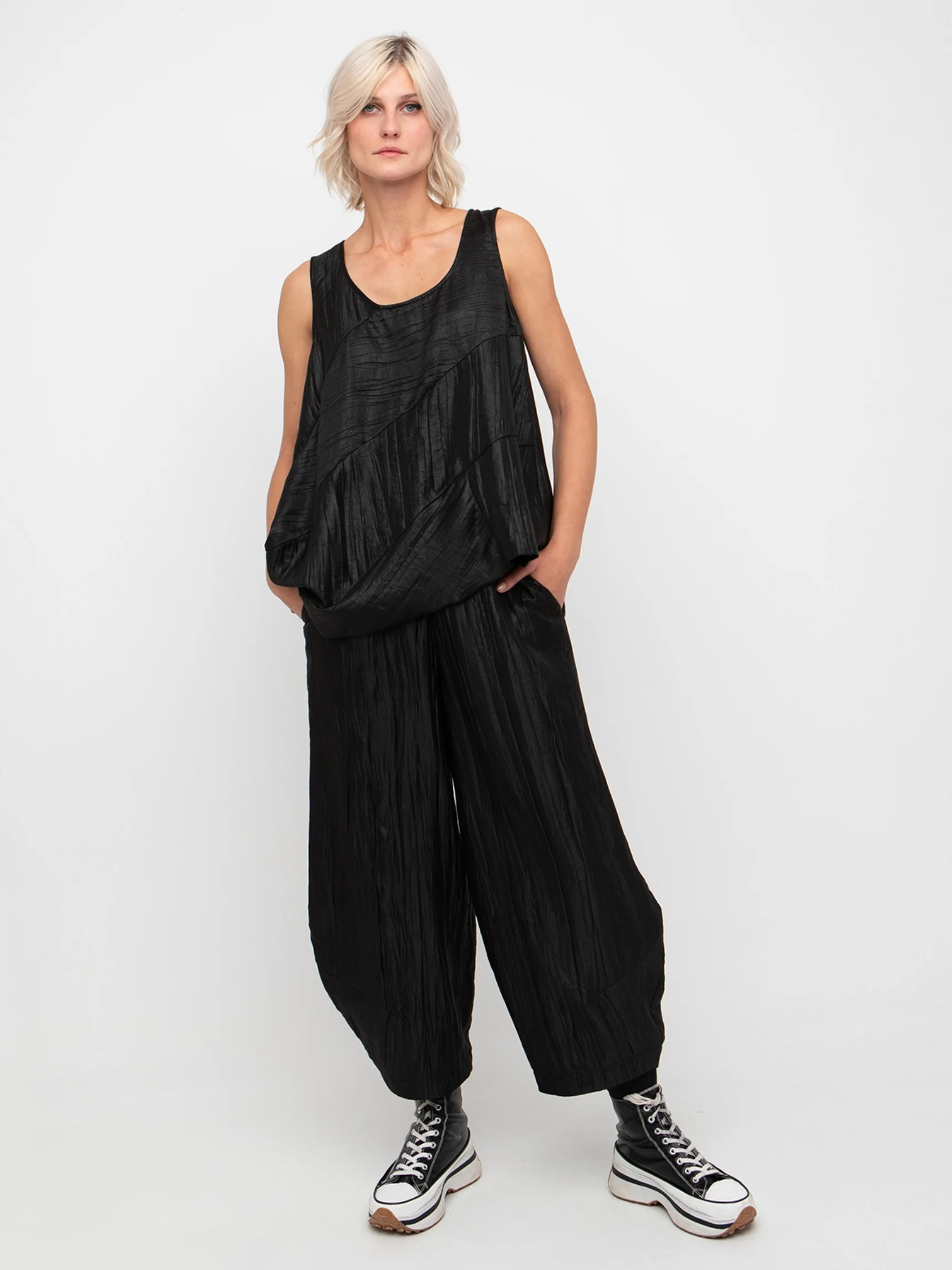 Crinkled Trousers in Black