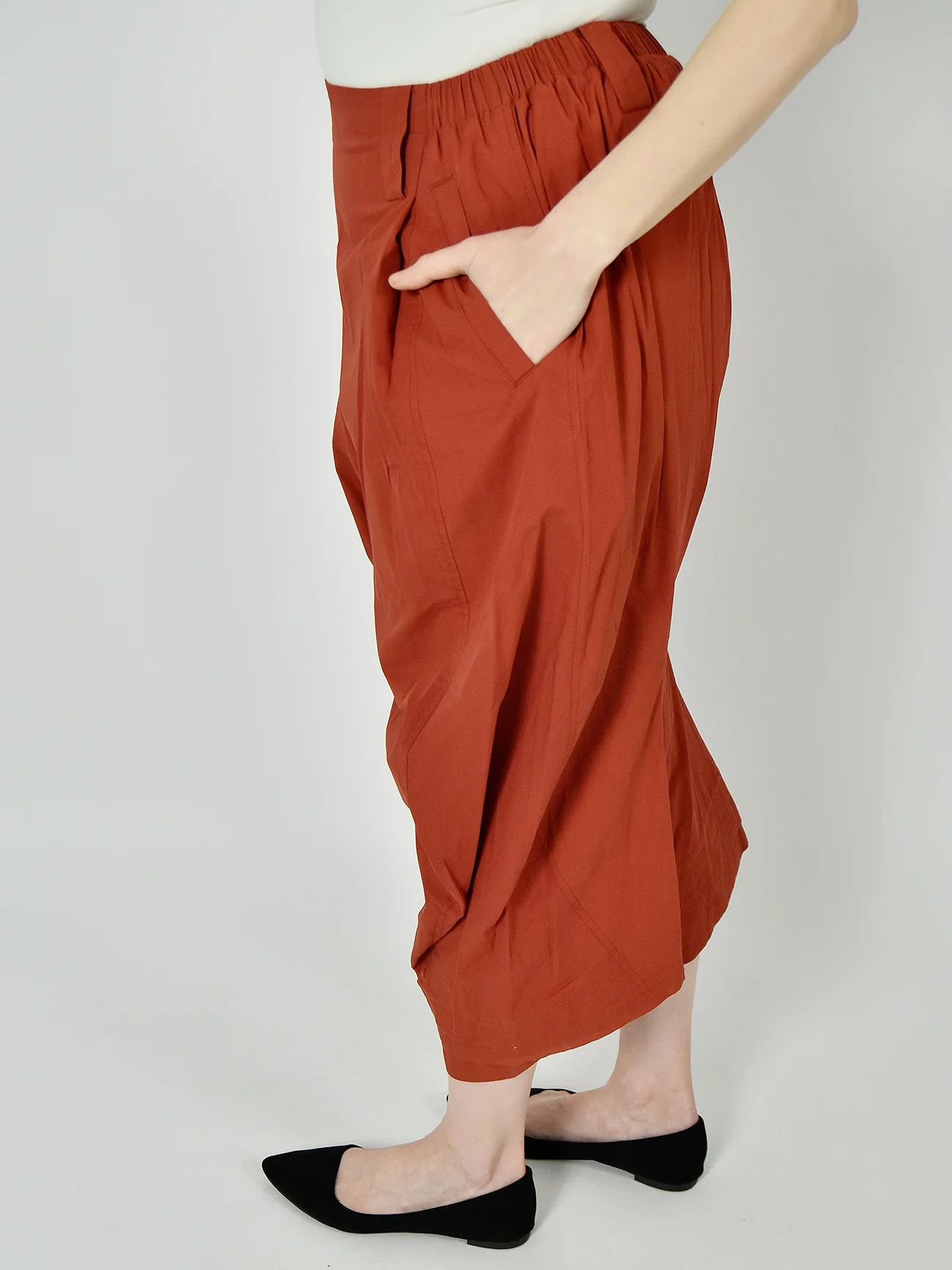 Crisp Cotton Pant in Red