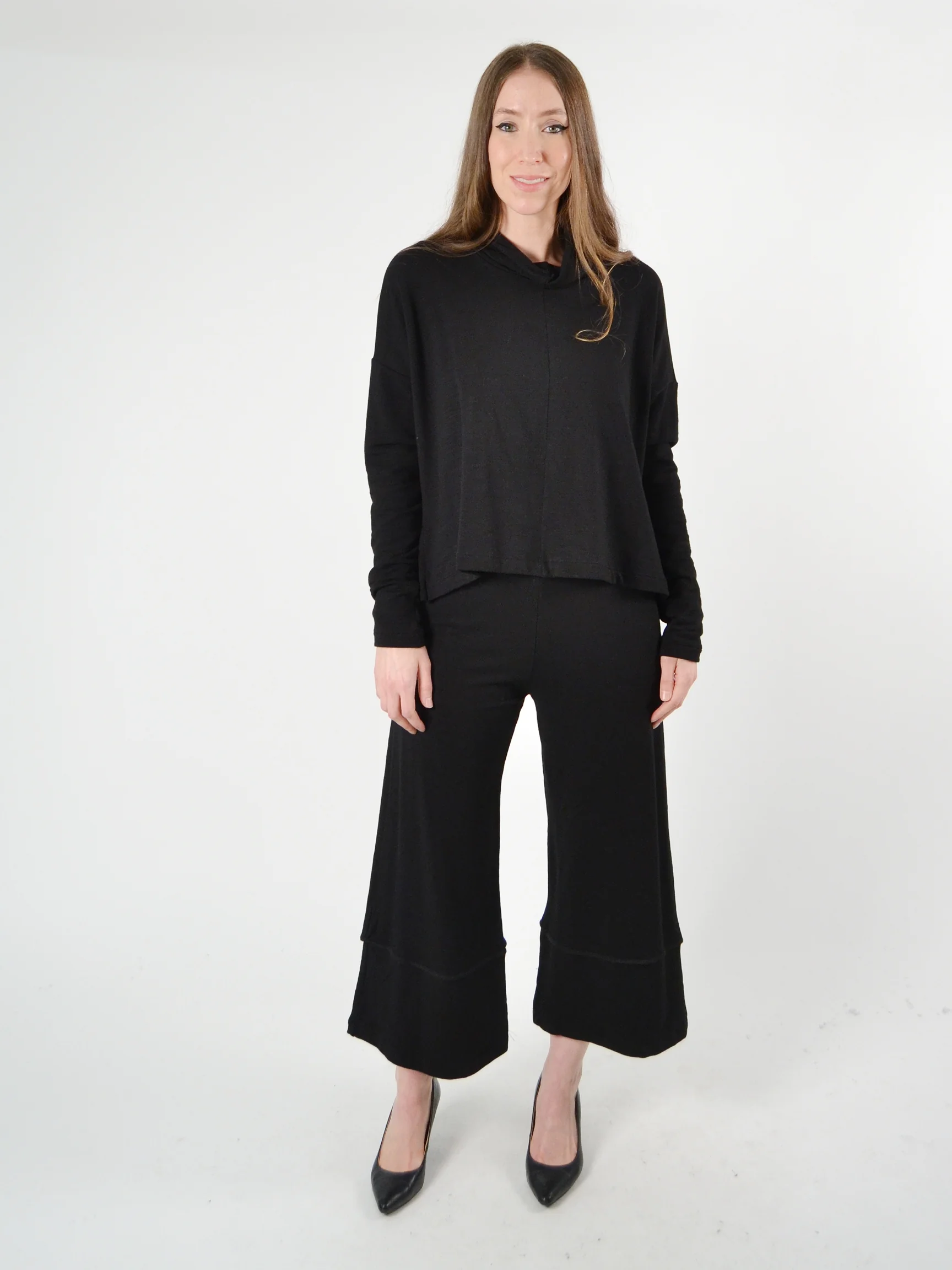 Model is 5'7"