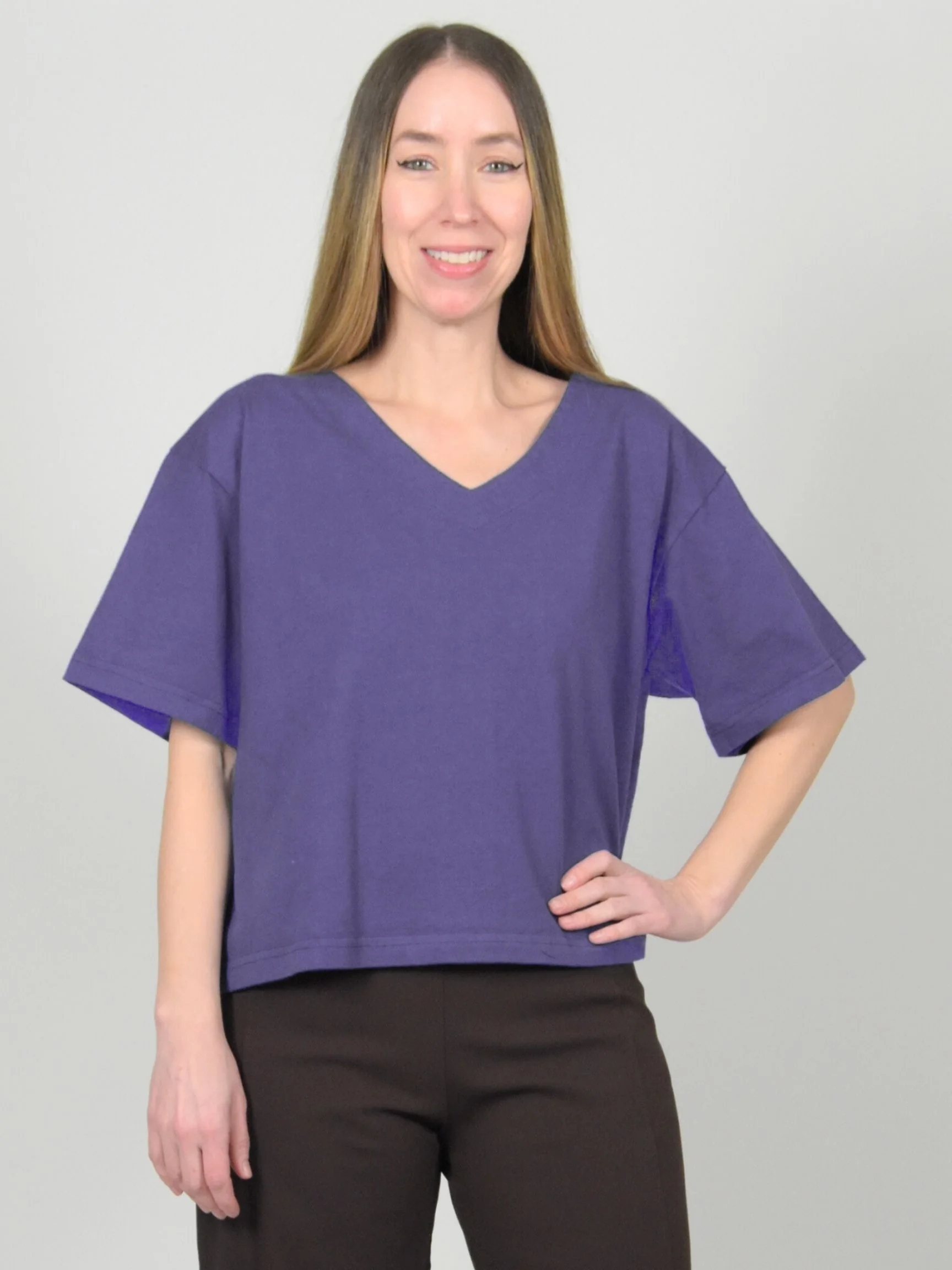 Crop V-Neck Shirt in Foxglove