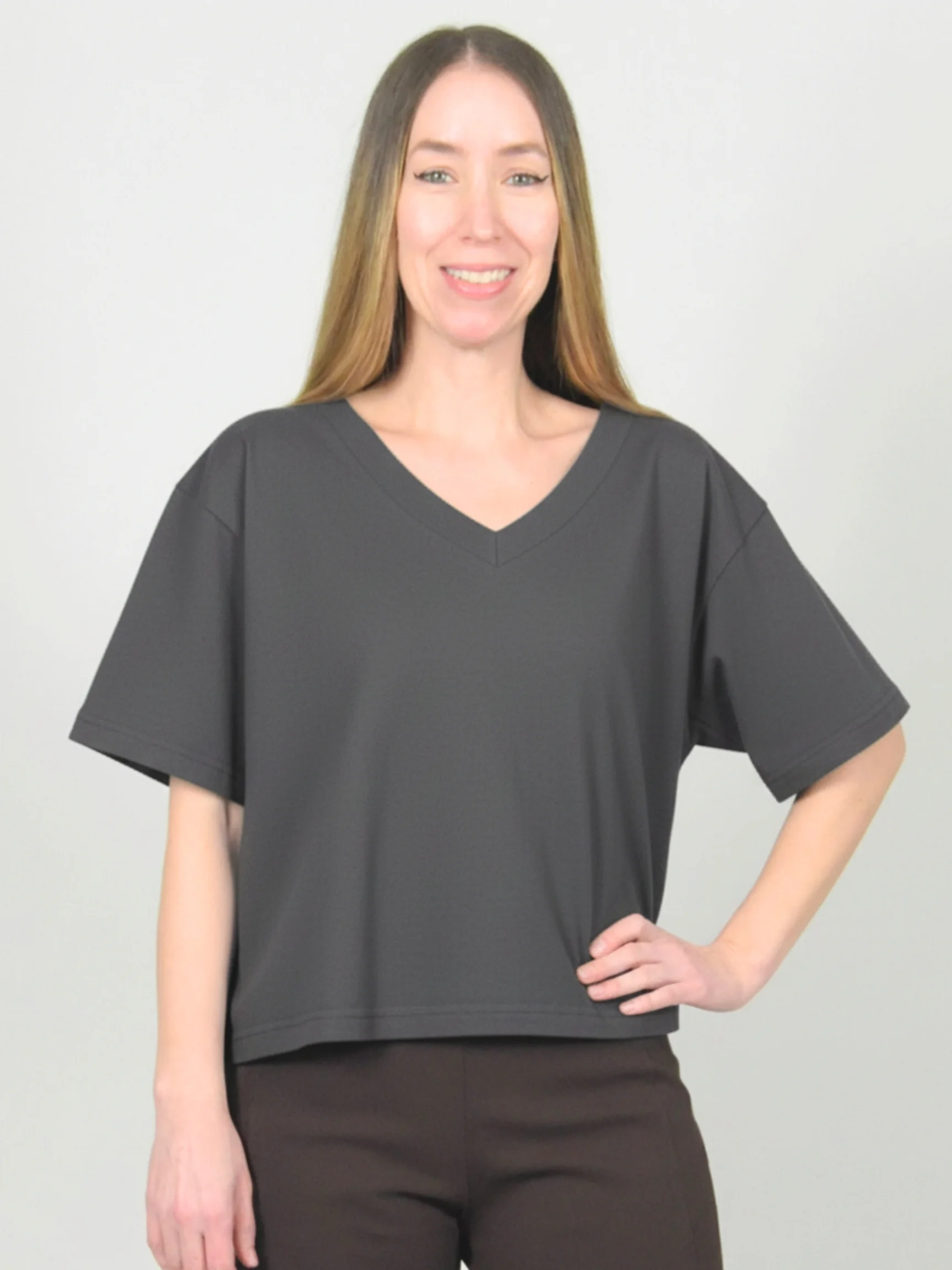 Crop V-Neck Shirt in Zinc