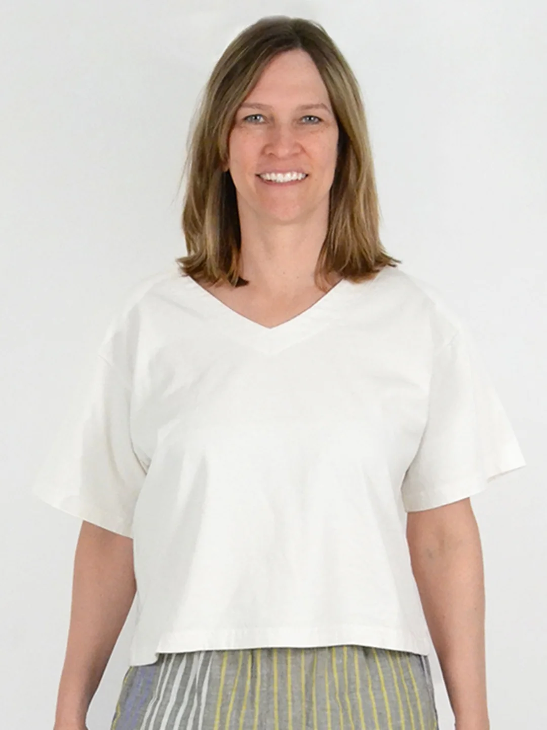 Crop V-Neck Shirt in Cream
