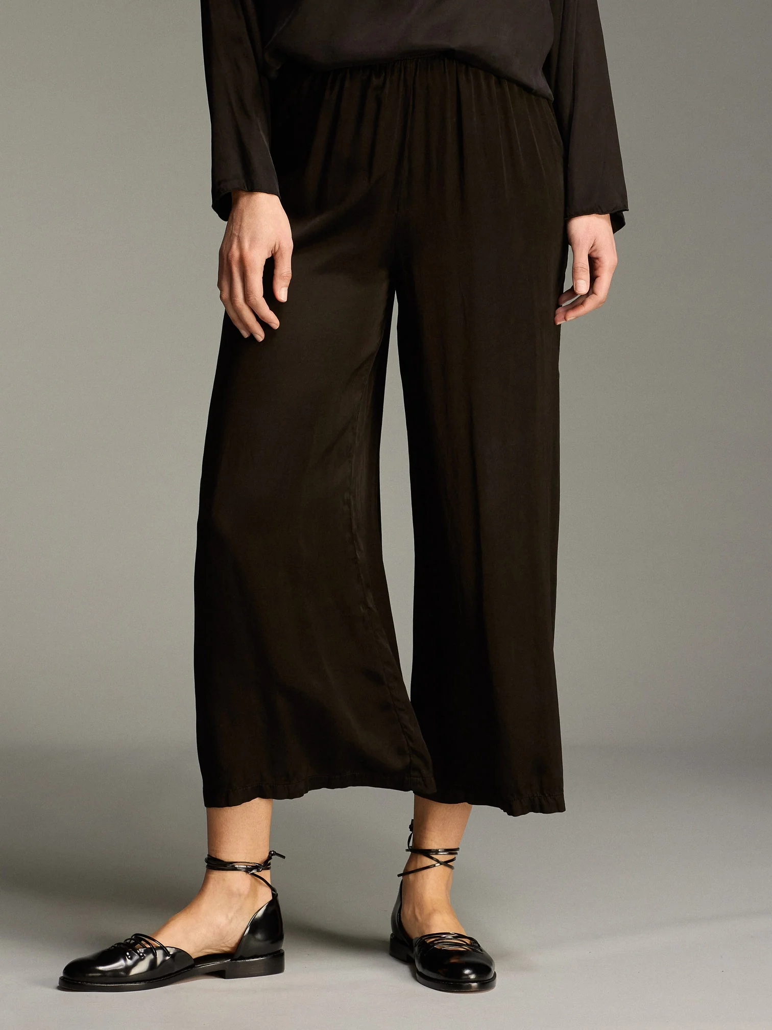 Cropped Pant in Black