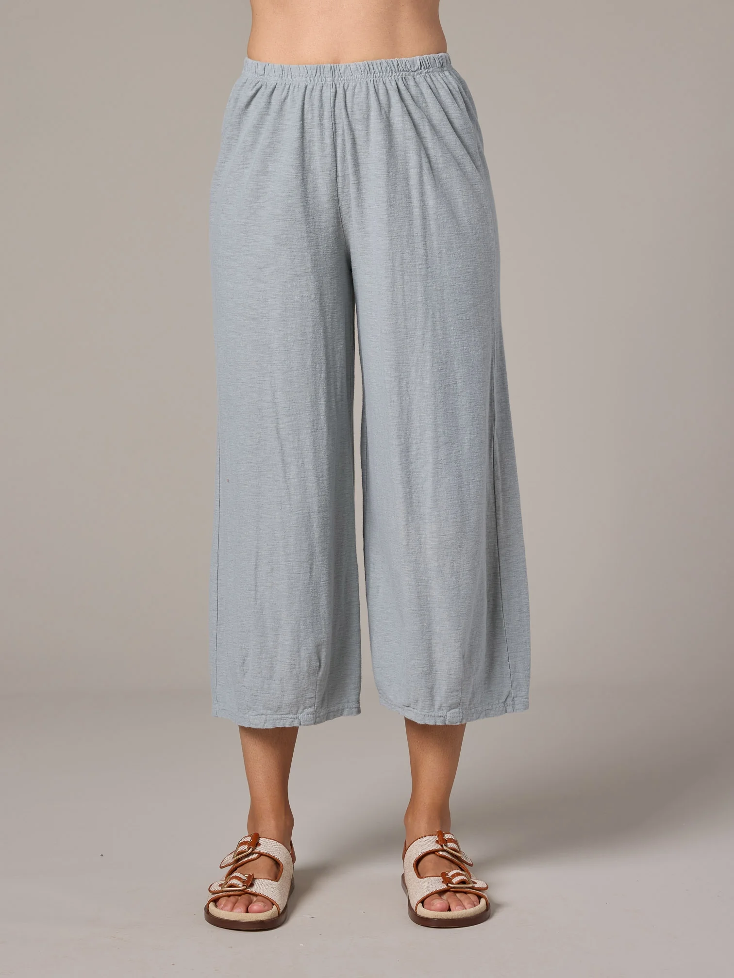 Cropped Pant w/ Darts in Overcast