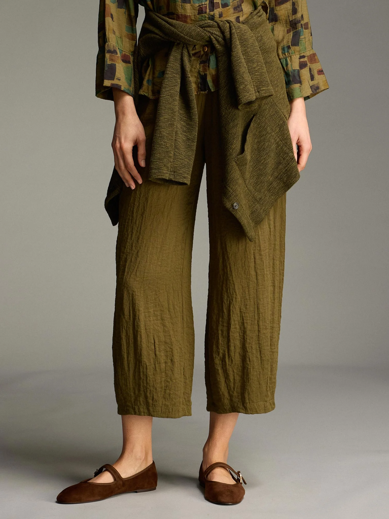 Cropped Pant w/ Darts in Kelp