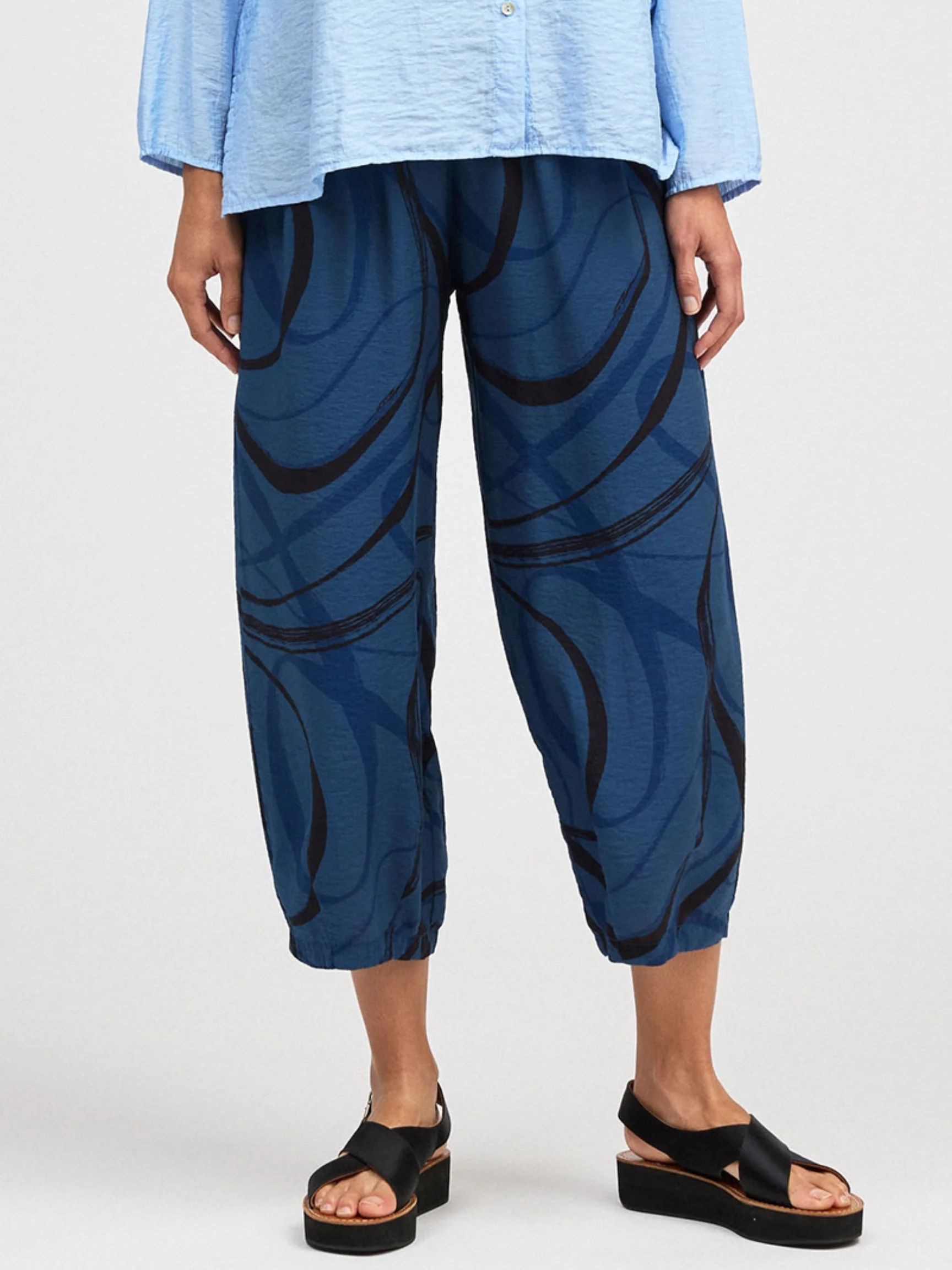 Cropped Pant w/Darts in Naval