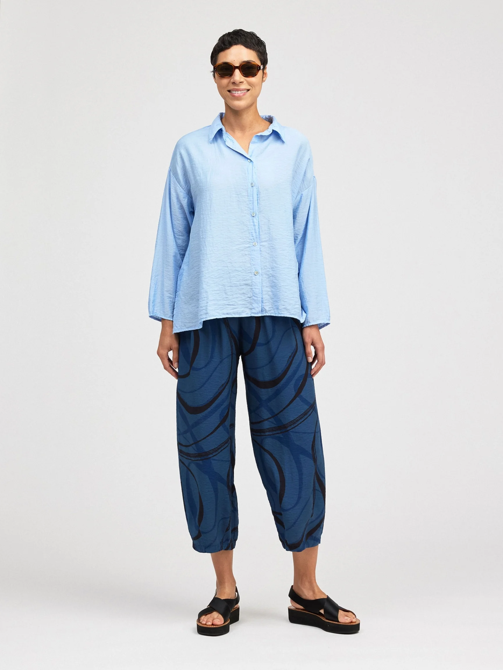Cropped Pant w/Darts in Naval