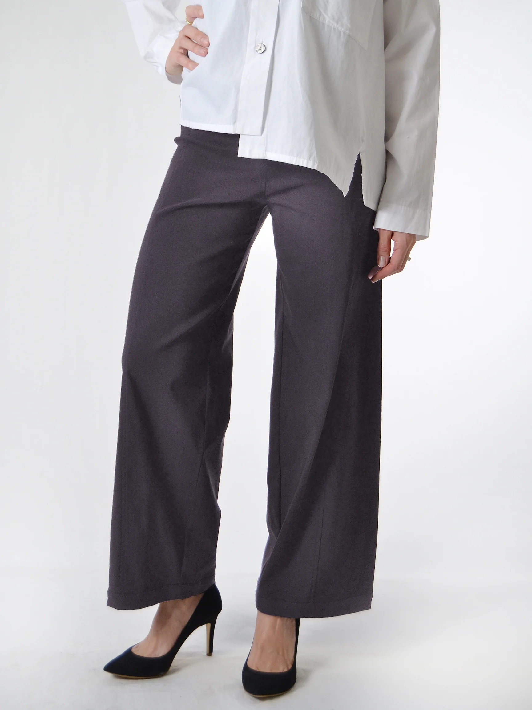 Dara Pant in Dark Grey