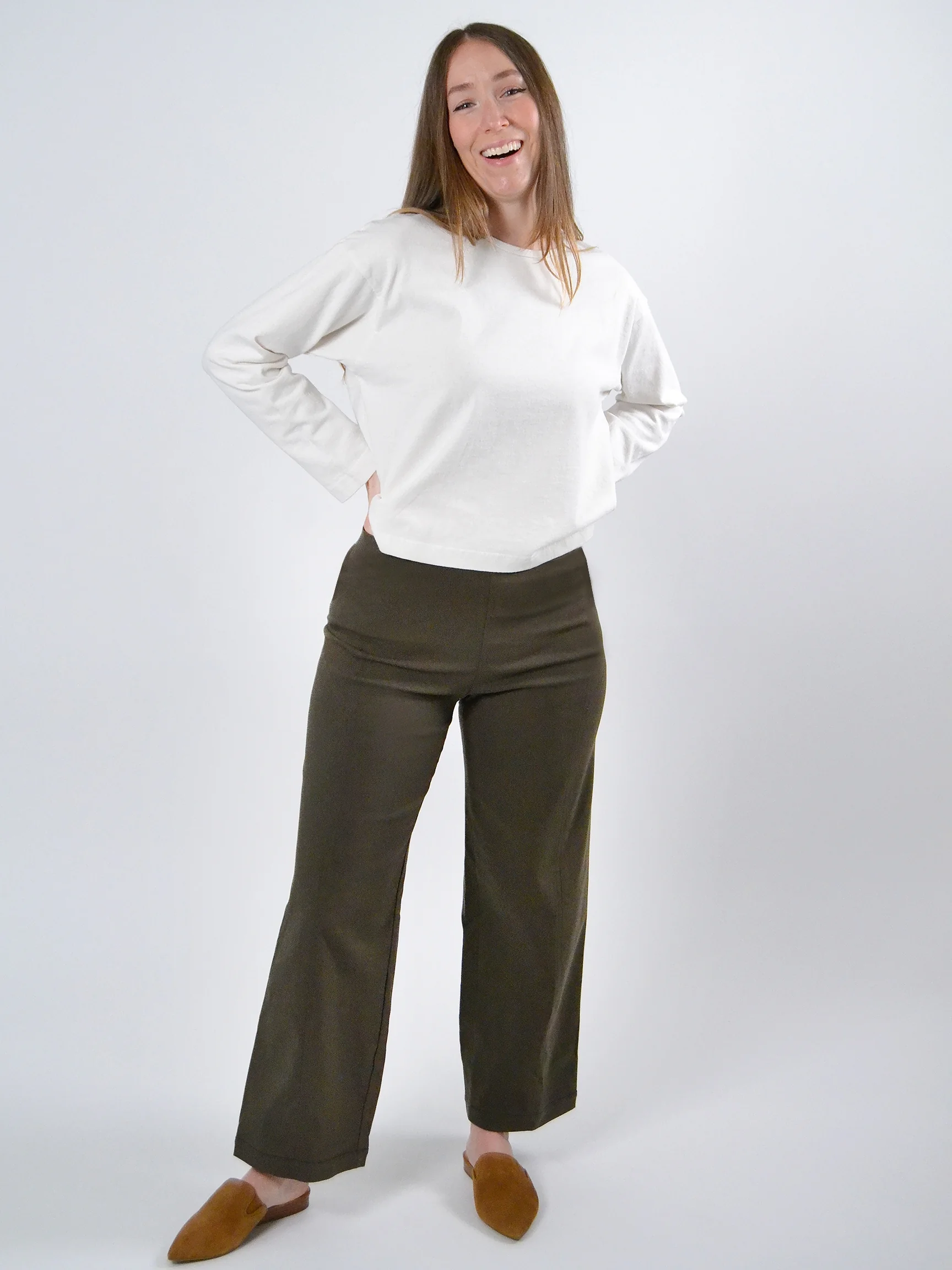Dara Pant in Dark Olive