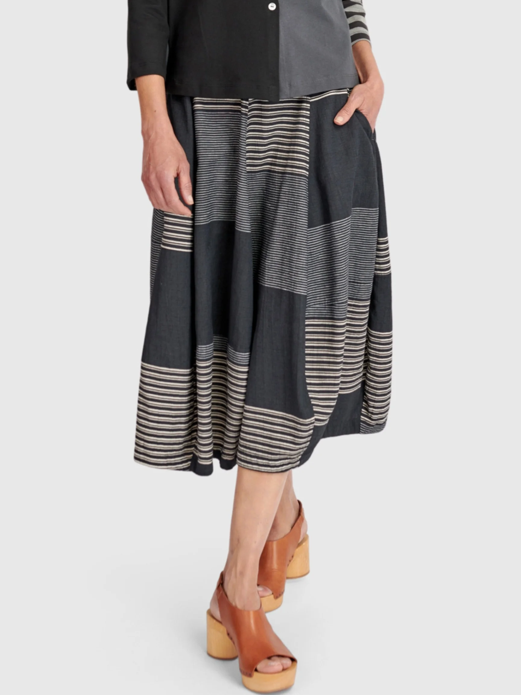 Darkbar Skirt in Darkbar
