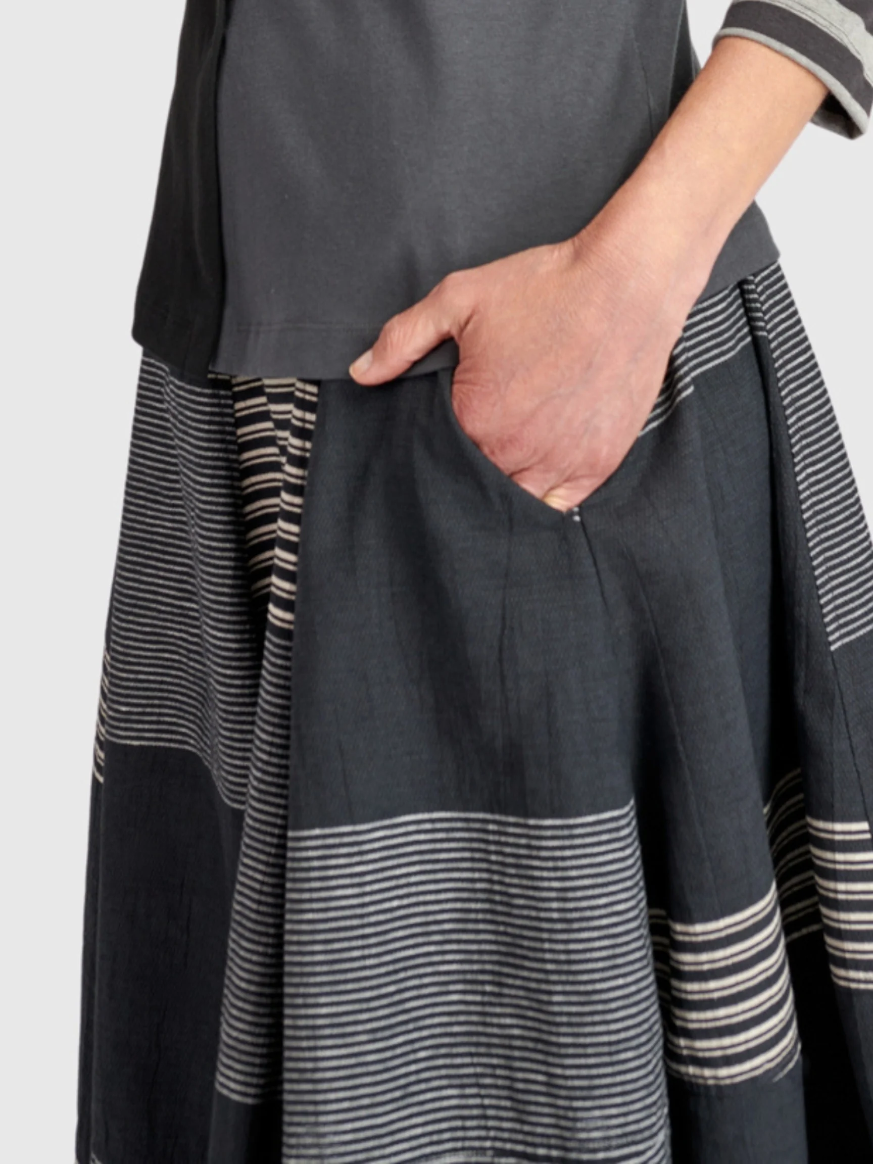 Darkbar Skirt in Darkbar