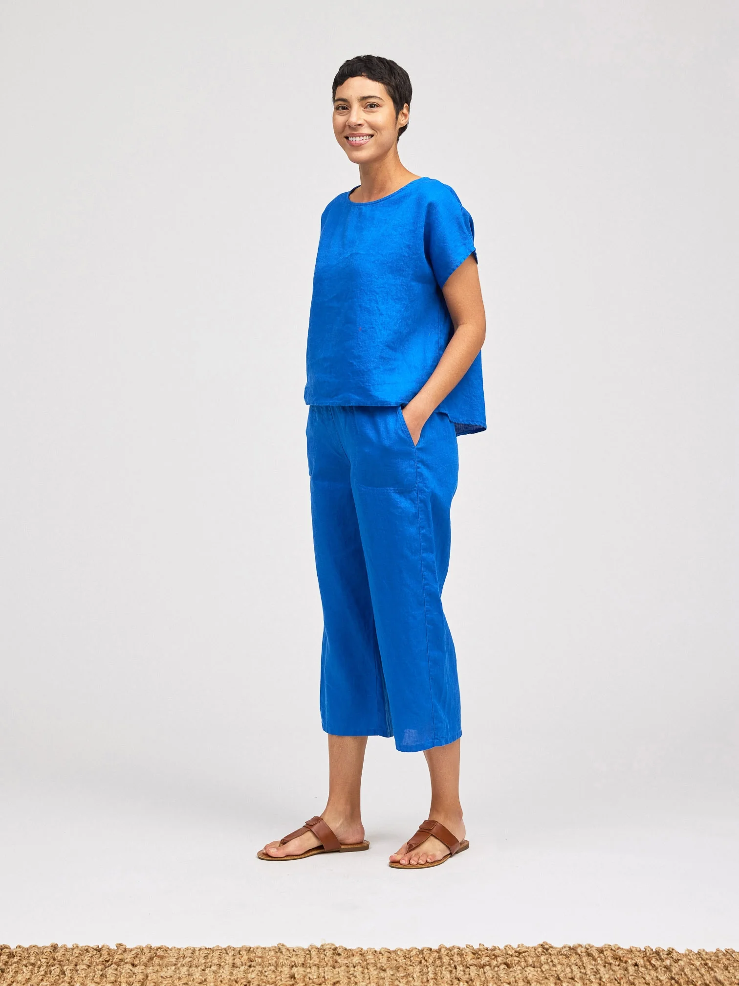 Easy Crop in Vivid Blue