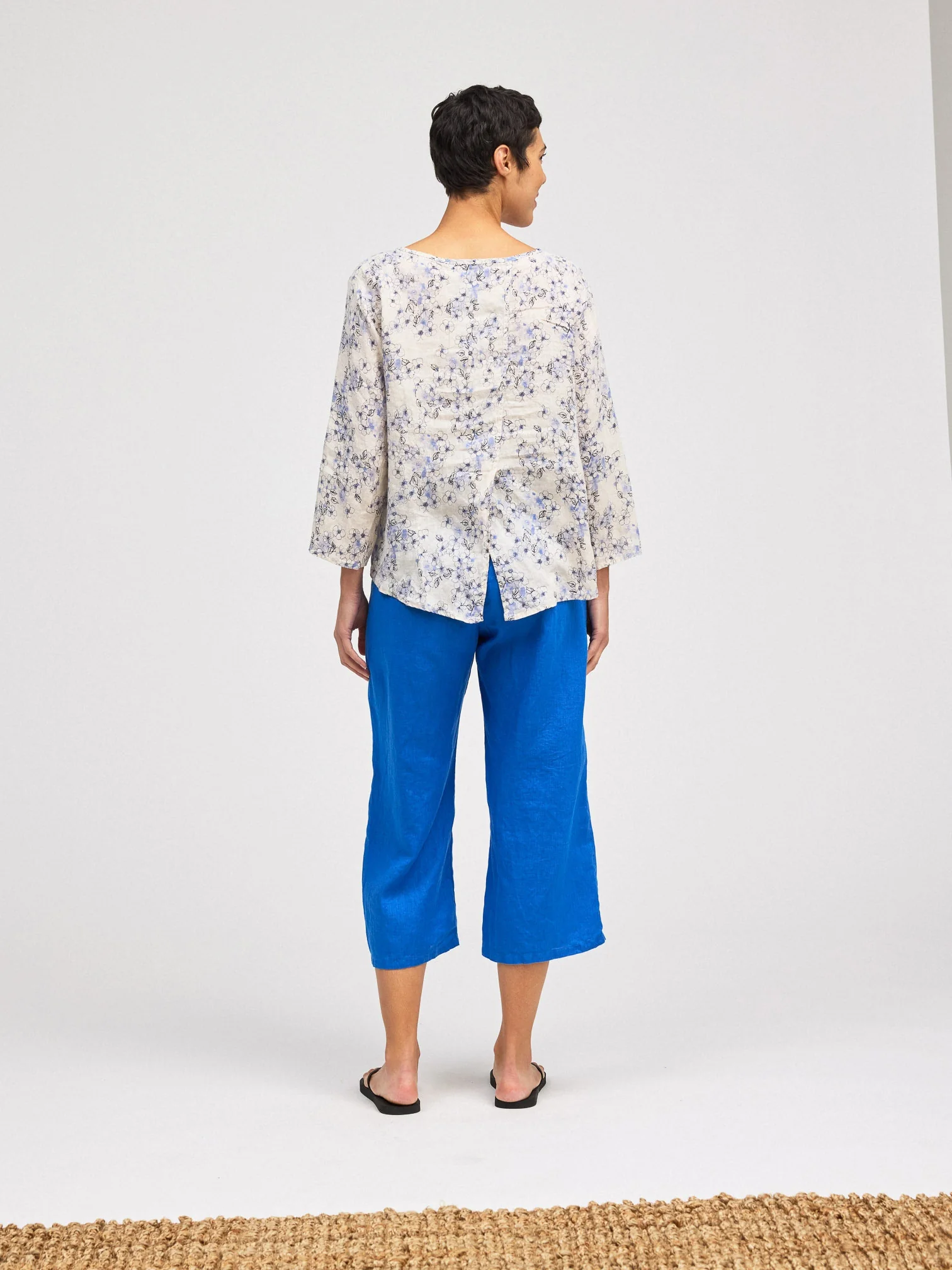 Easy Crop in Vivid Blue