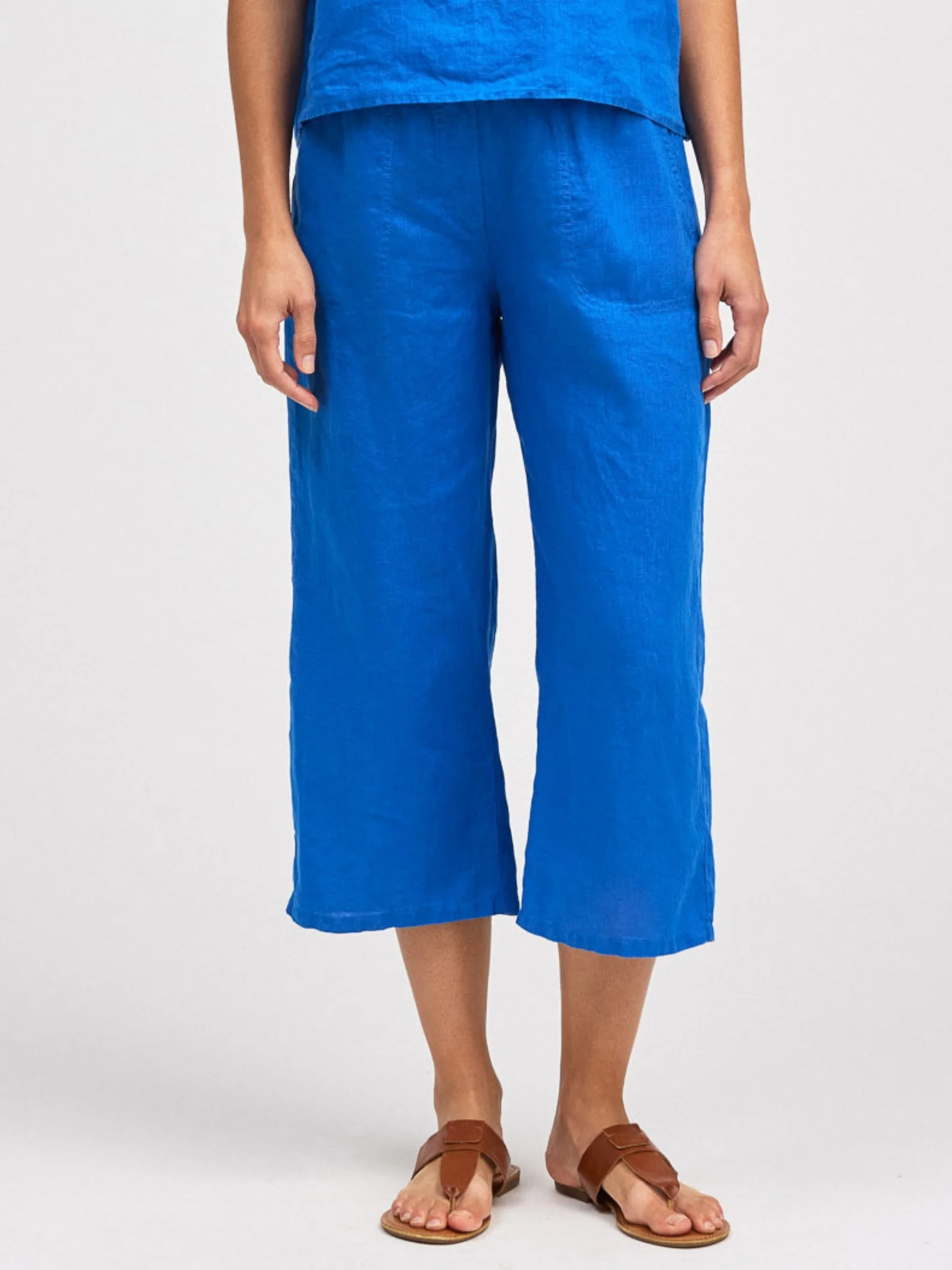 Easy Crop in Vivid Blue