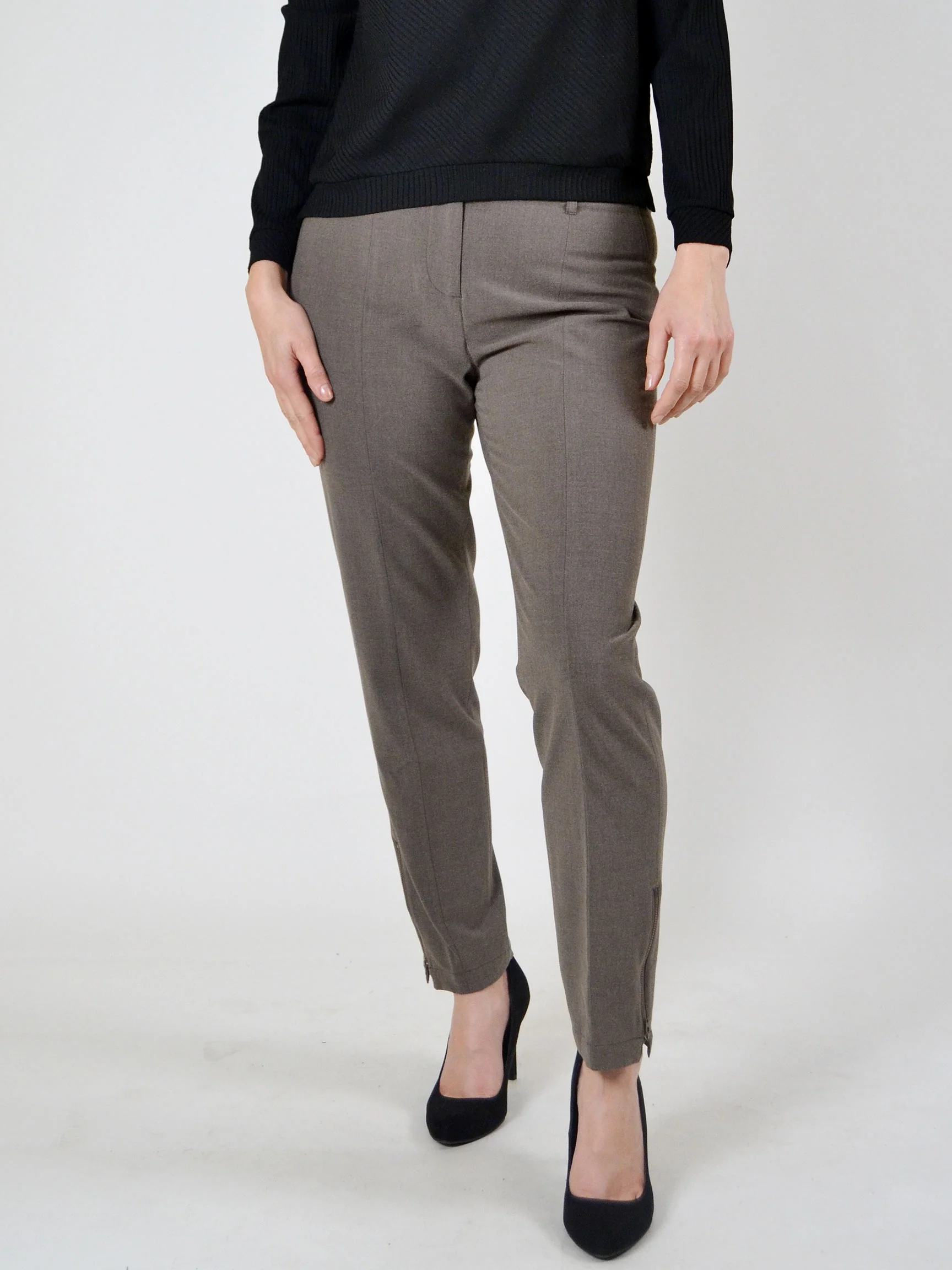 Erin Pant in Barley