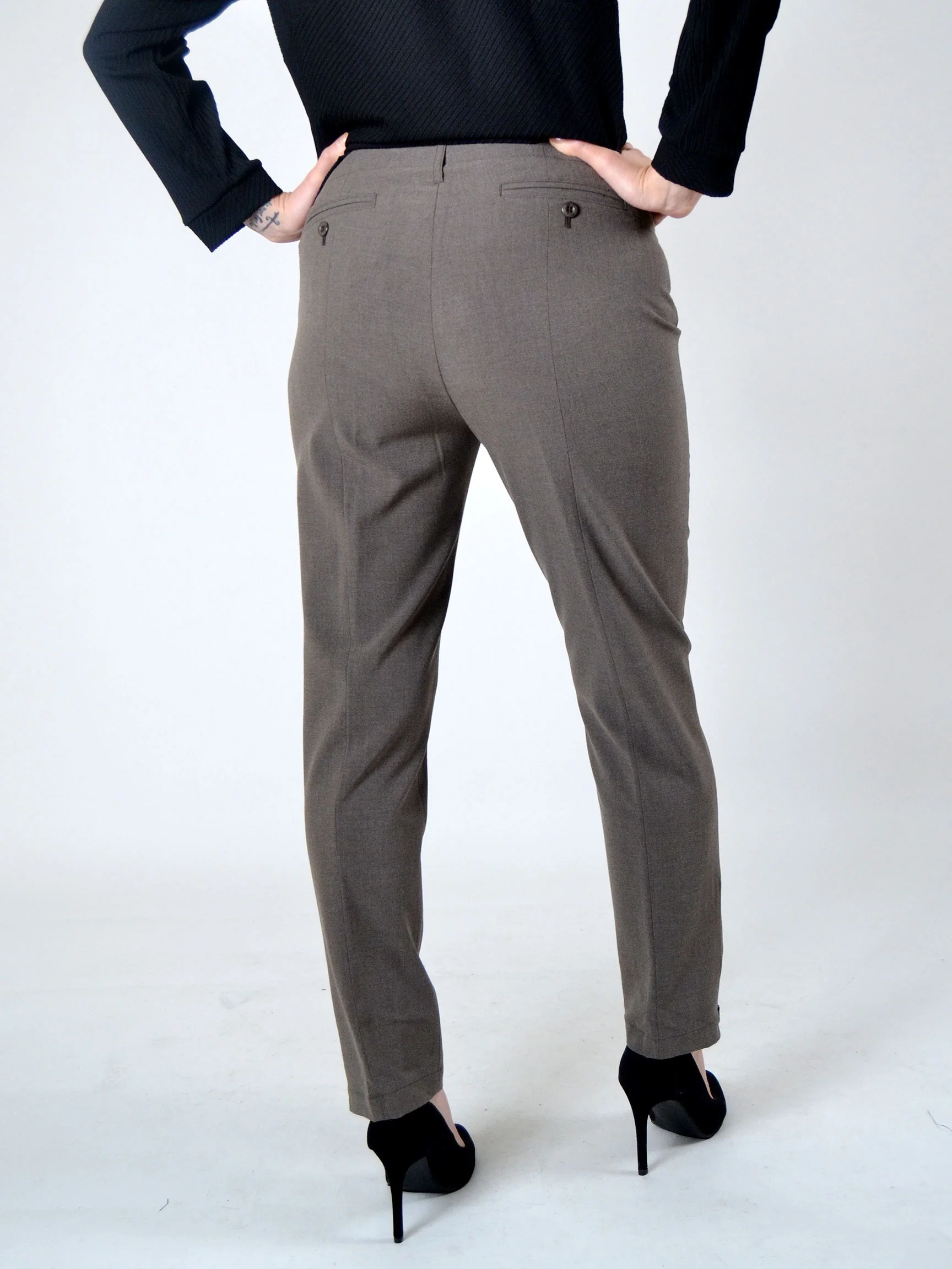 Erin Pant in Barley