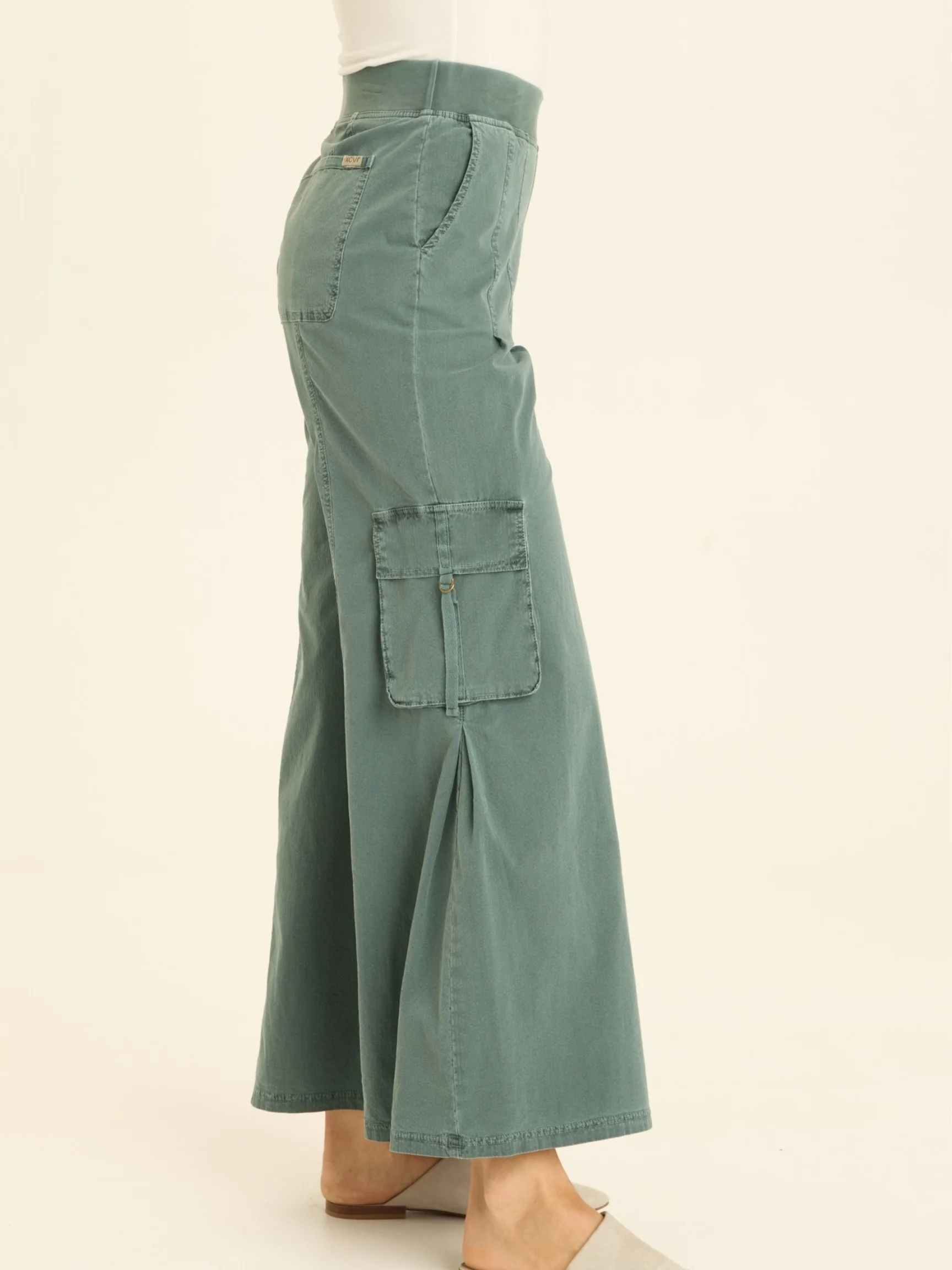 The model is wearing size XS