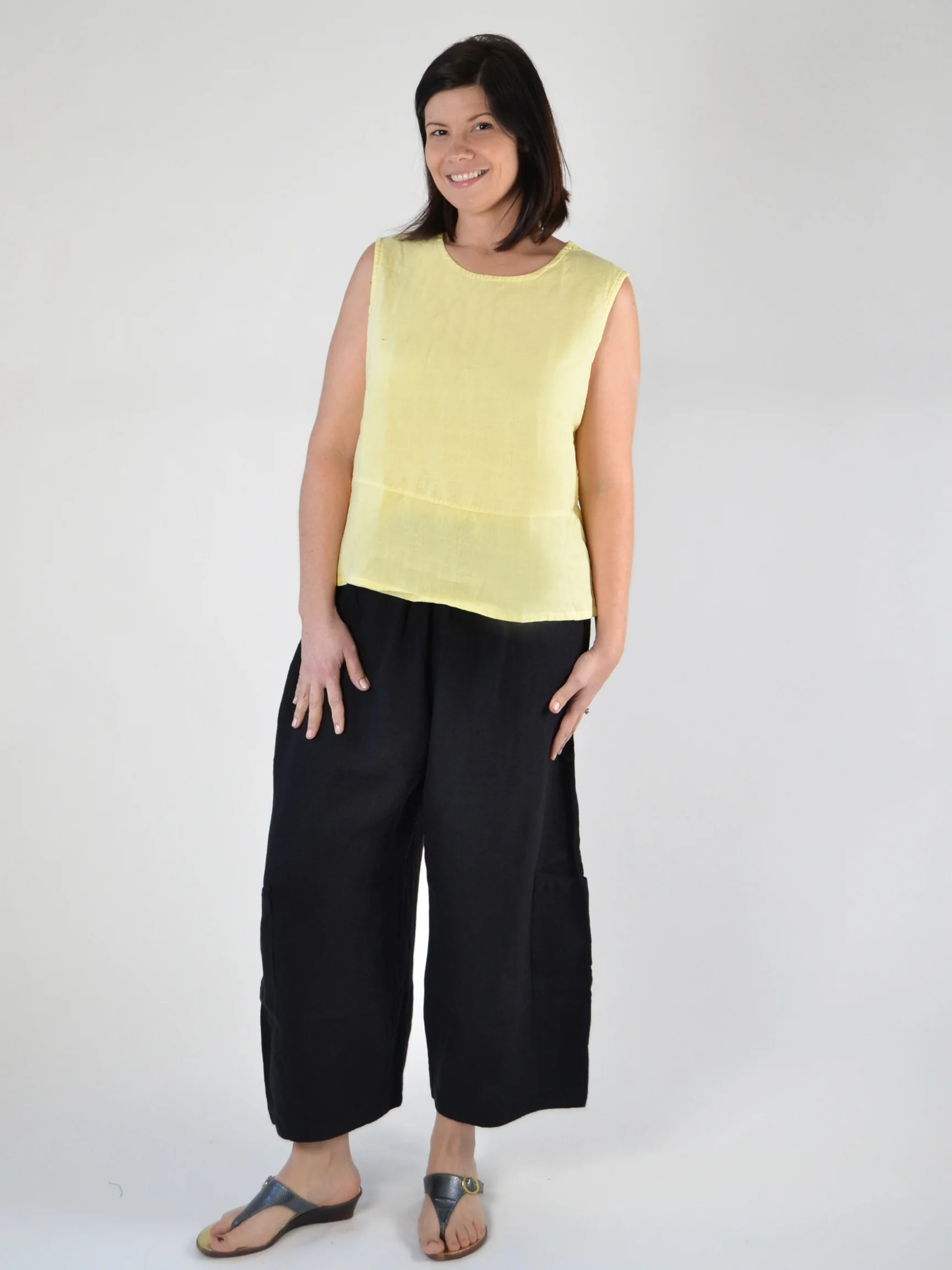Model is 5'10"