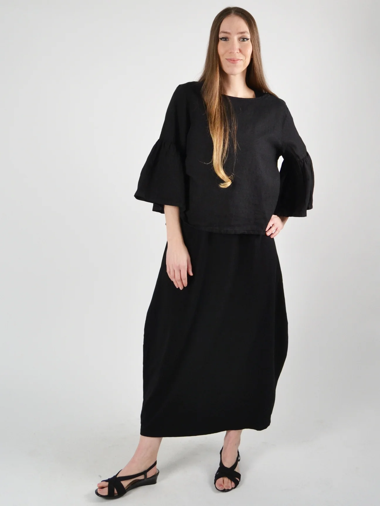 Model is 5'7"