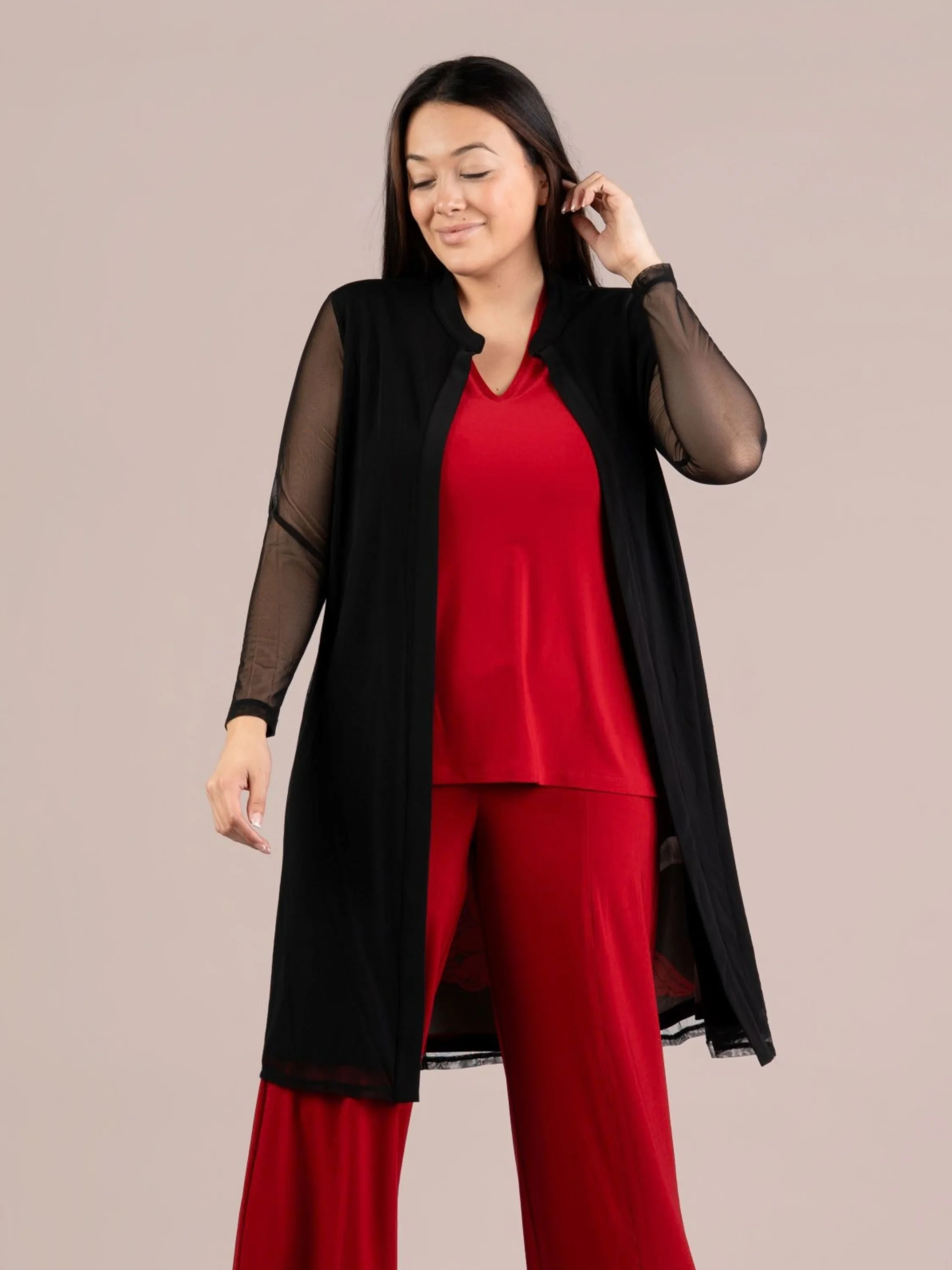 Grand Duster in Black/Grand Iris Red